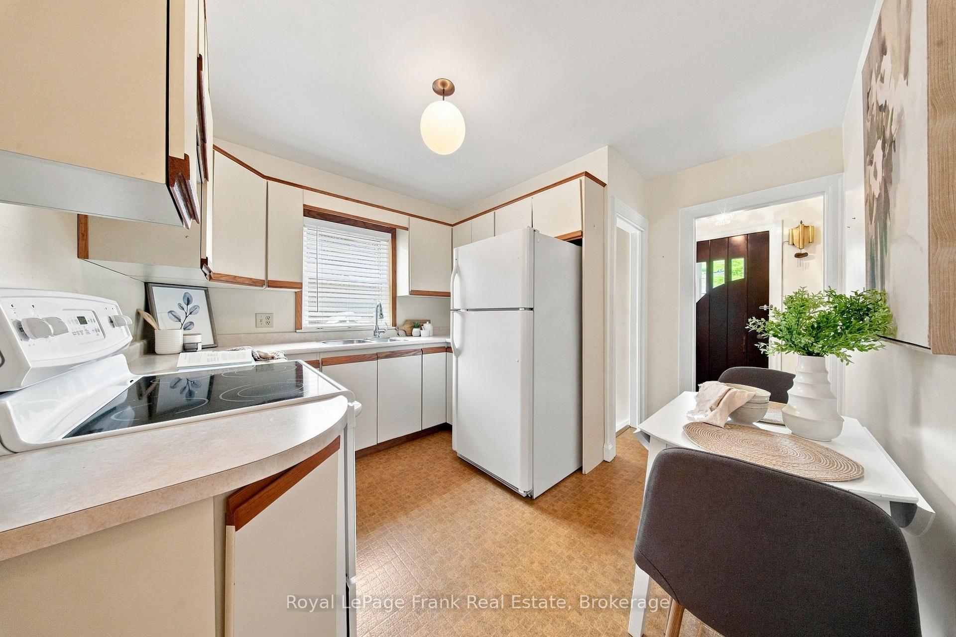Photo 13 of 126 Lauder Road, Oshawa, O'Neill — HOMEH