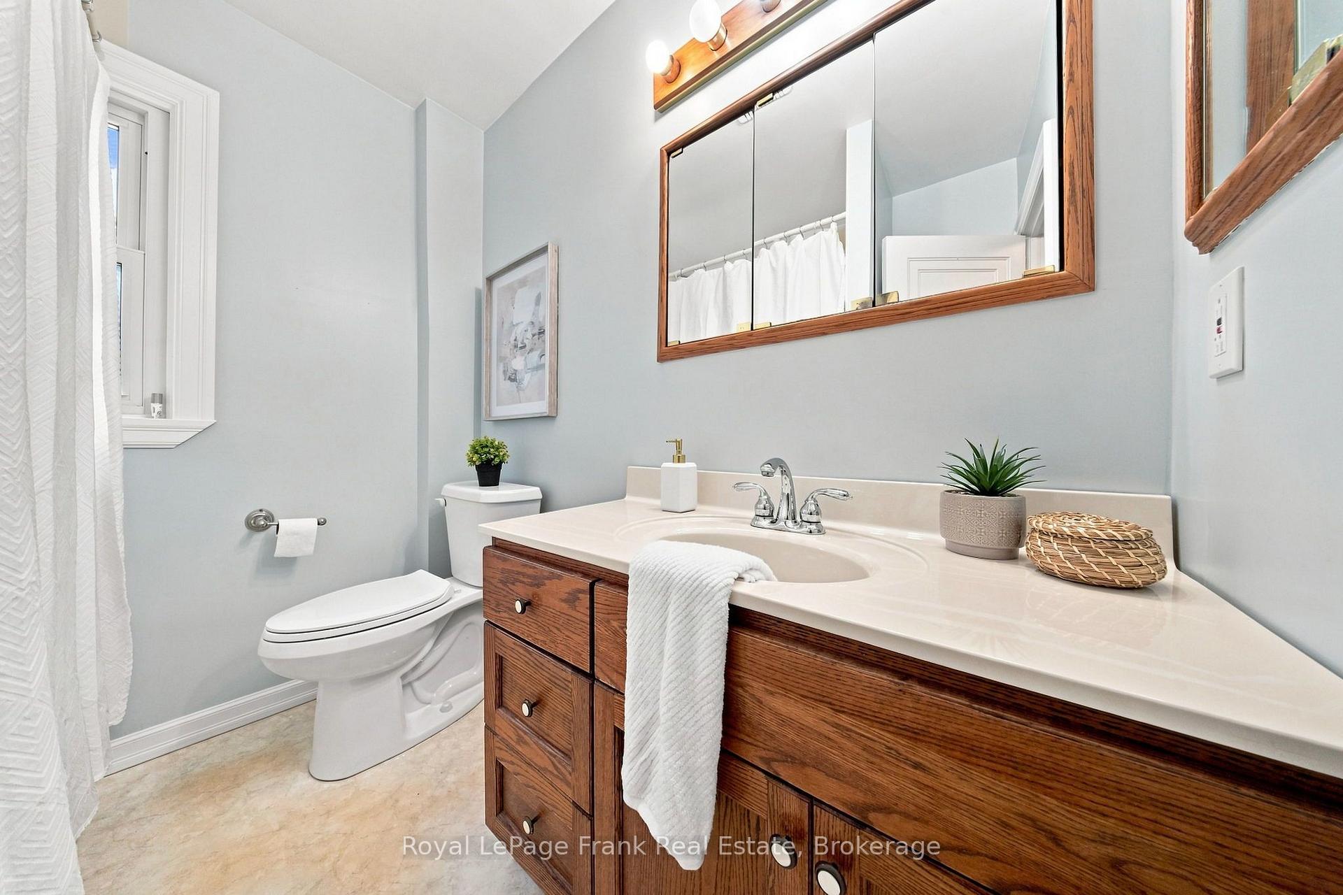 Photo 15 of 126 Lauder Road, Oshawa, O'Neill — HOMEH