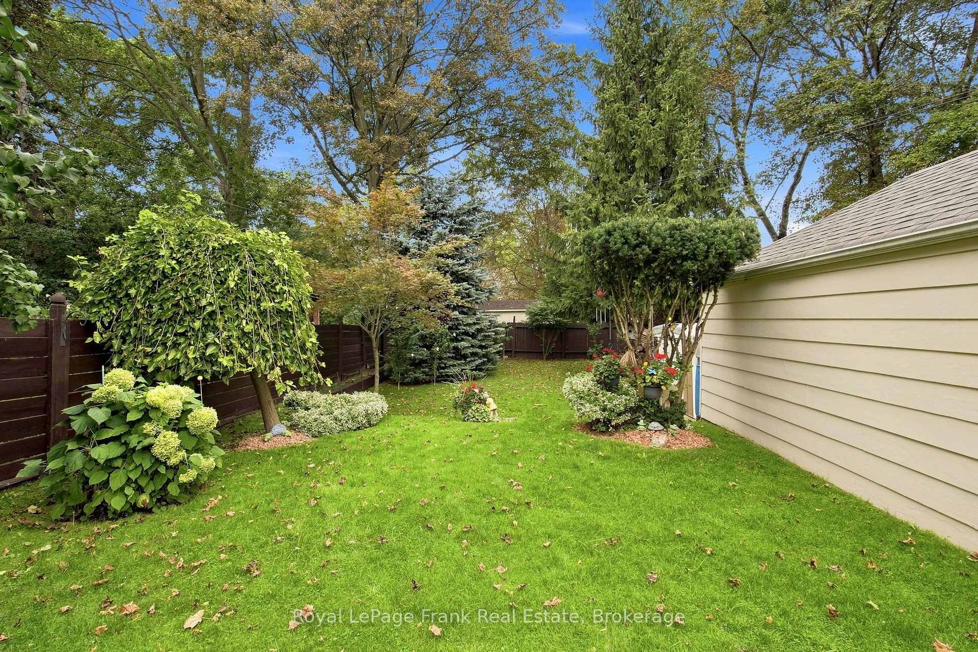 Photo 37 of 126 Lauder Road, Oshawa, O'Neill — HOMEH
