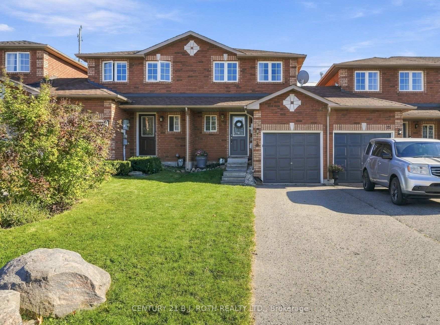 Photo 3 of 75 Courtney Crescent, Barrie, Painswick South — HOMEH