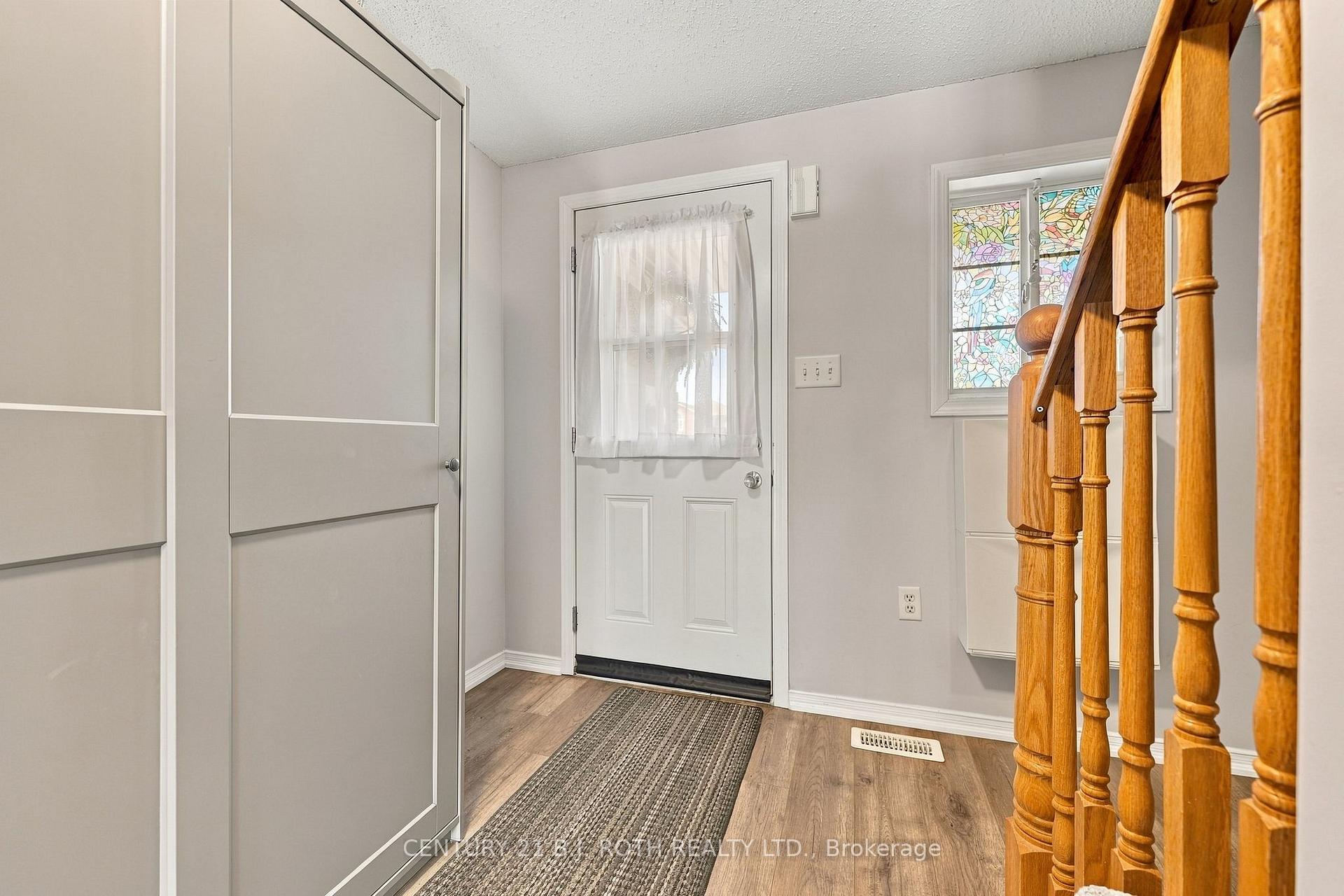 Photo 4 of 75 Courtney Crescent, Barrie, Painswick South — HOMEH