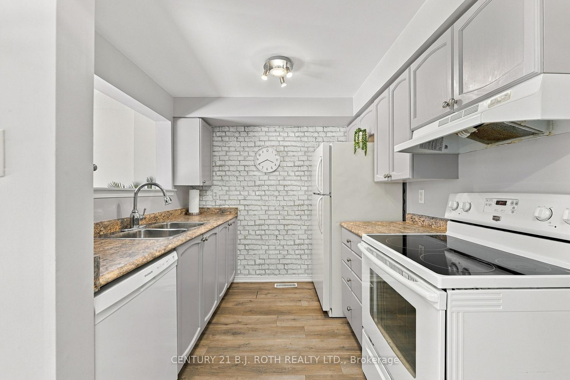 Photo 5 of 75 Courtney Crescent, Barrie, Painswick South — HOMEH