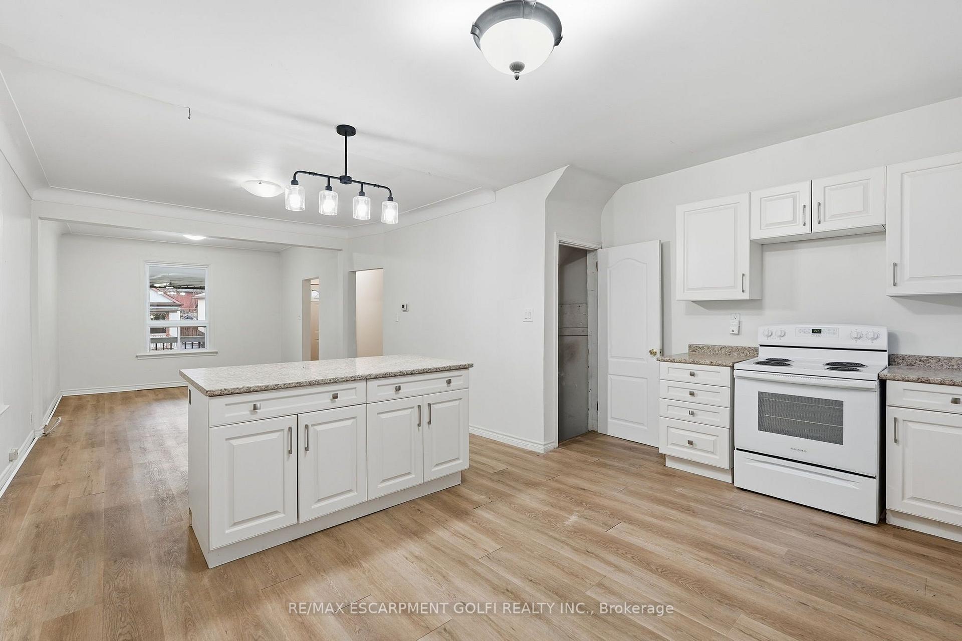 Photo 11 of 39 Burlington Street E, Hamilton, North End — HOMEH