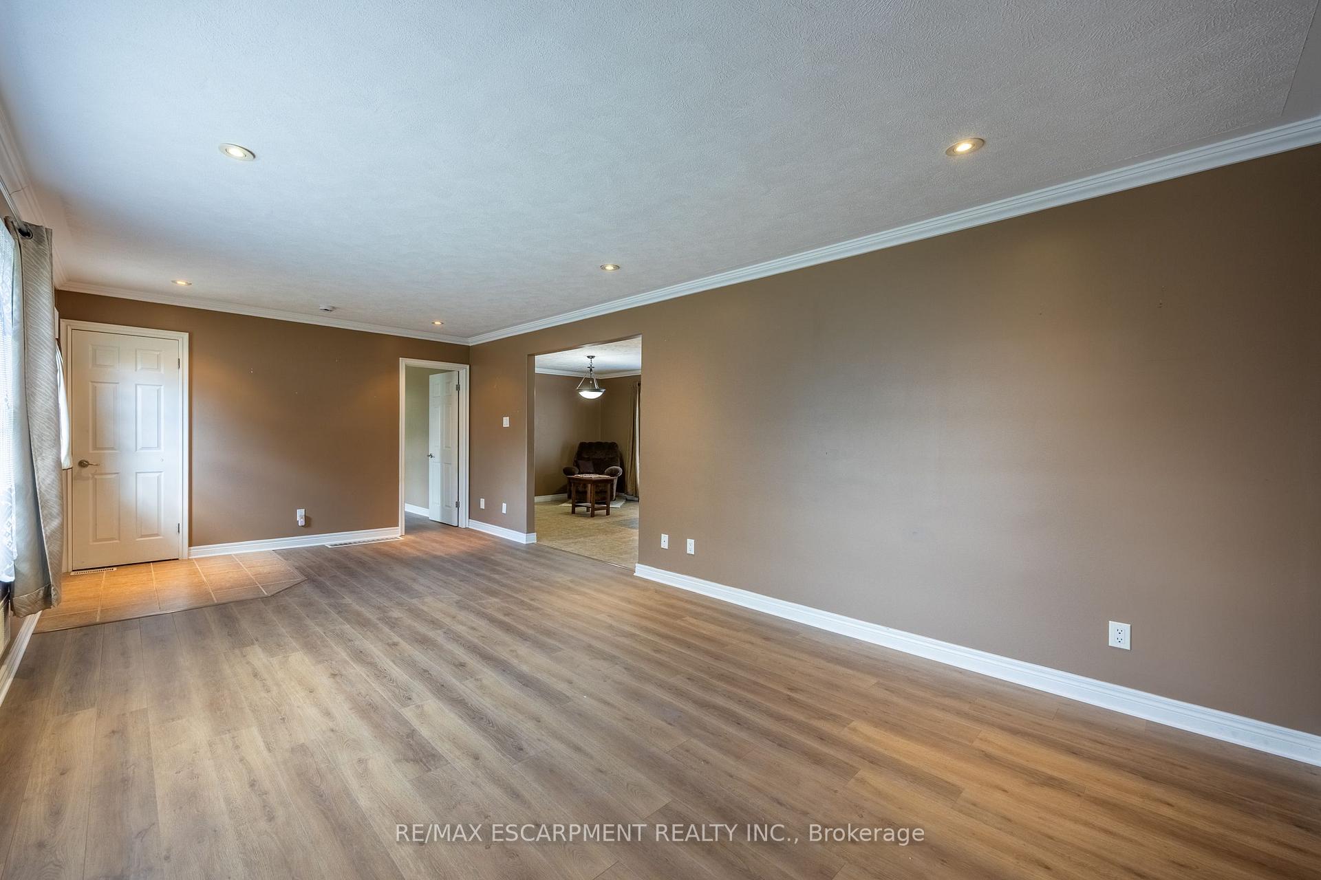 Photo 3 of 14 Carrick Street, Haldimand — HOMEH