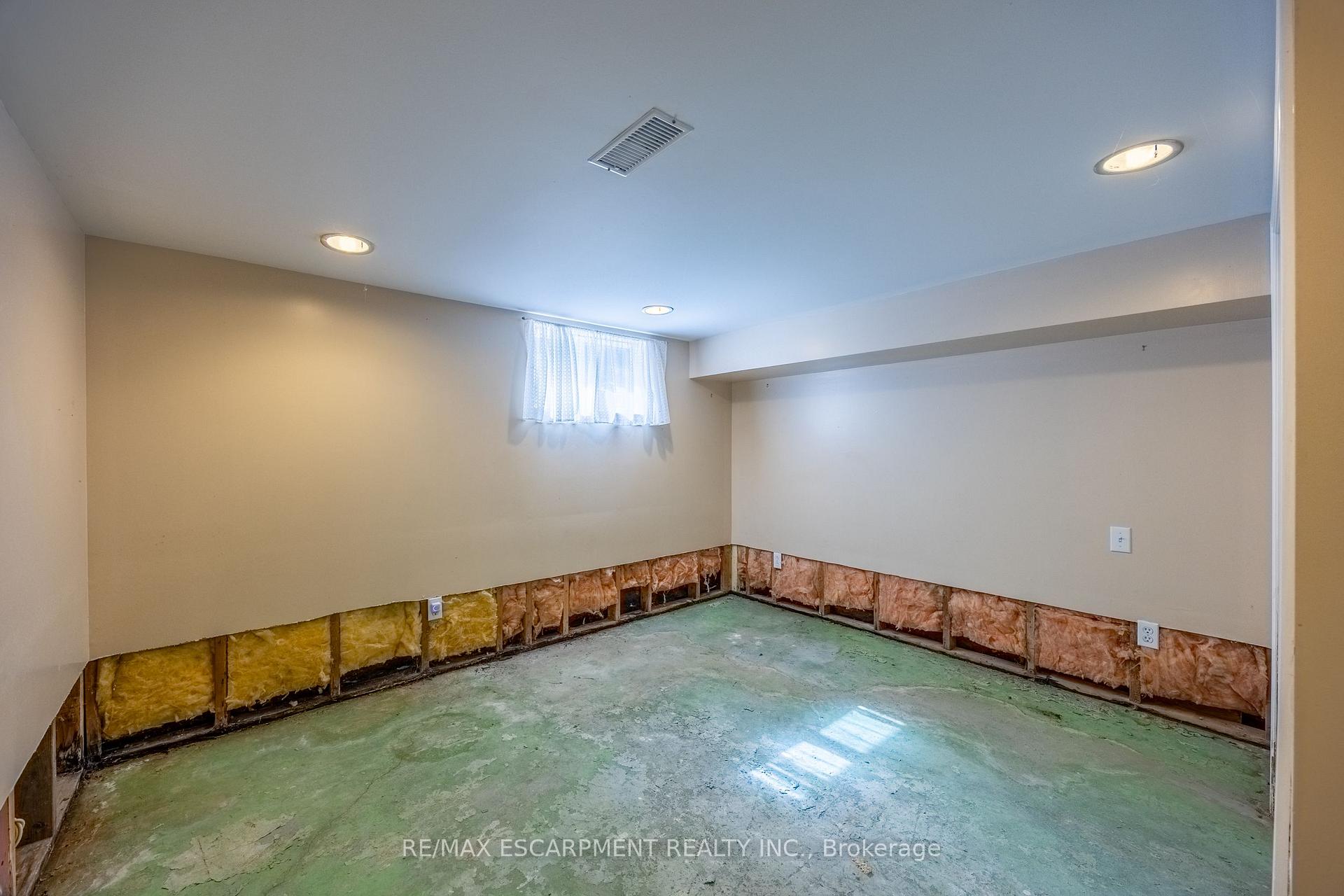 Photo 17 of 14 Carrick Street, Haldimand — HOMEH