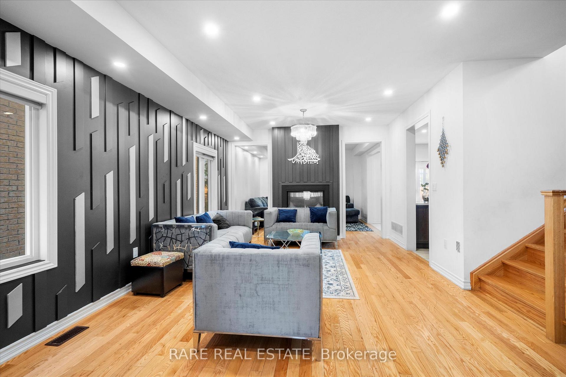 Photo 3 of 267 Fleetwood Drive, Oshawa, Eastdale — HOMEH