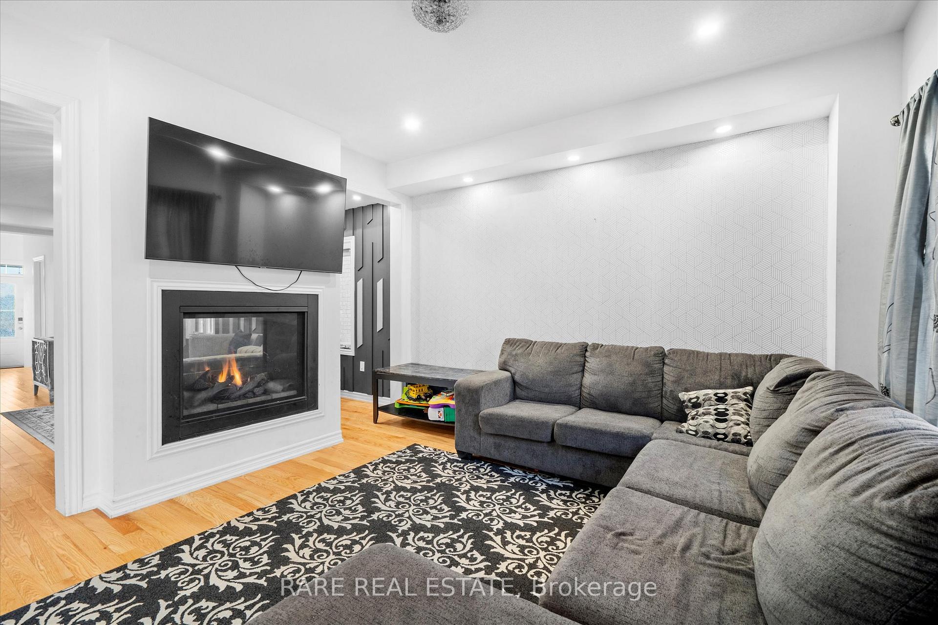 Photo 4 of 267 Fleetwood Drive, Oshawa, Eastdale — HOMEH