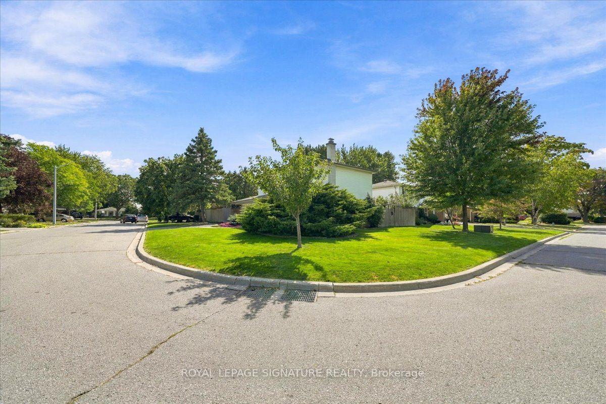 Photo 3 of 17 Palgrave Crescent, Brampton, Bram East — HOMEH