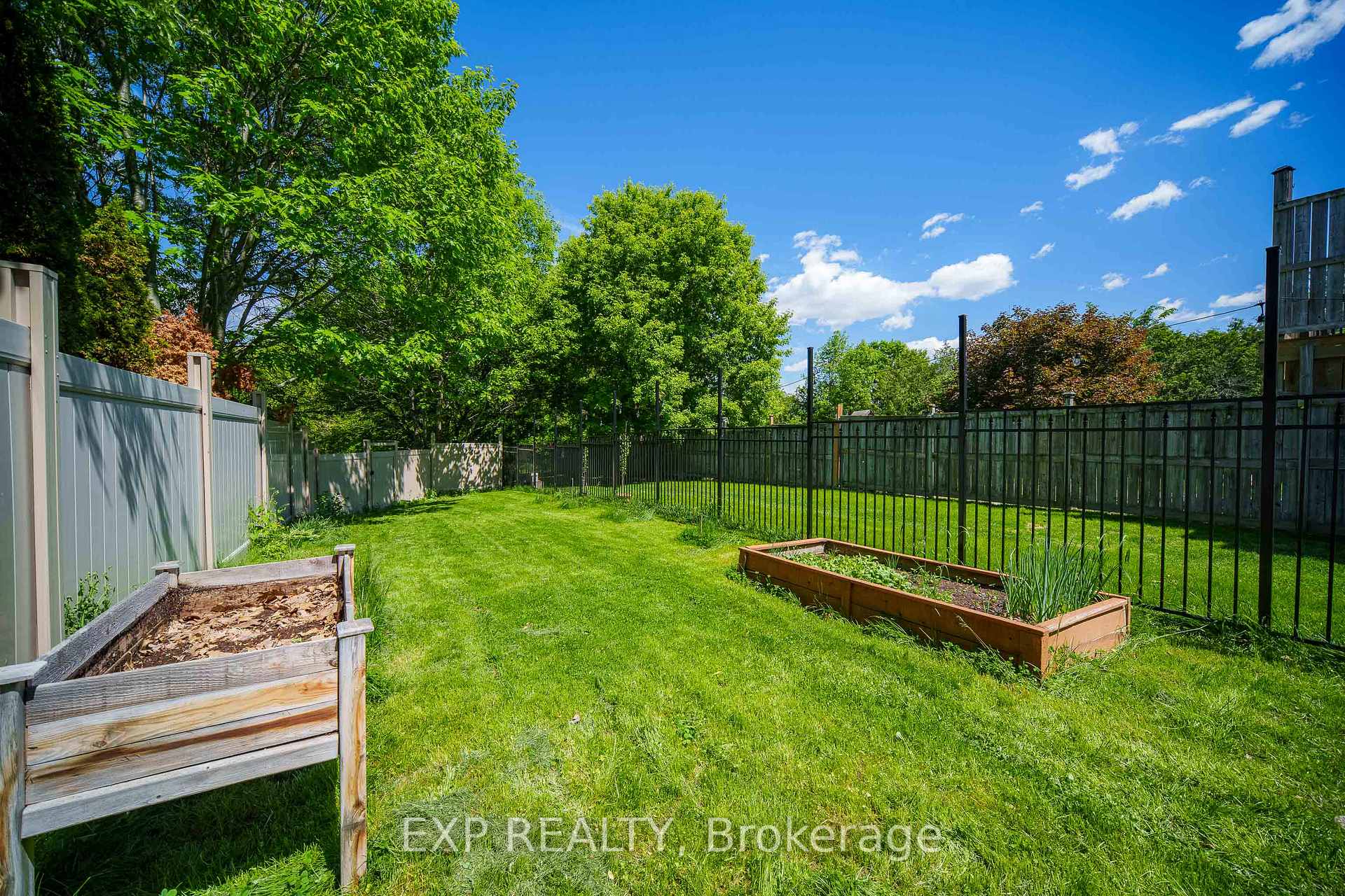 Photo 5 of 87 Banchory Crescent, Ottawa, Kanata - Morgan's Grant/South March — HOMEH