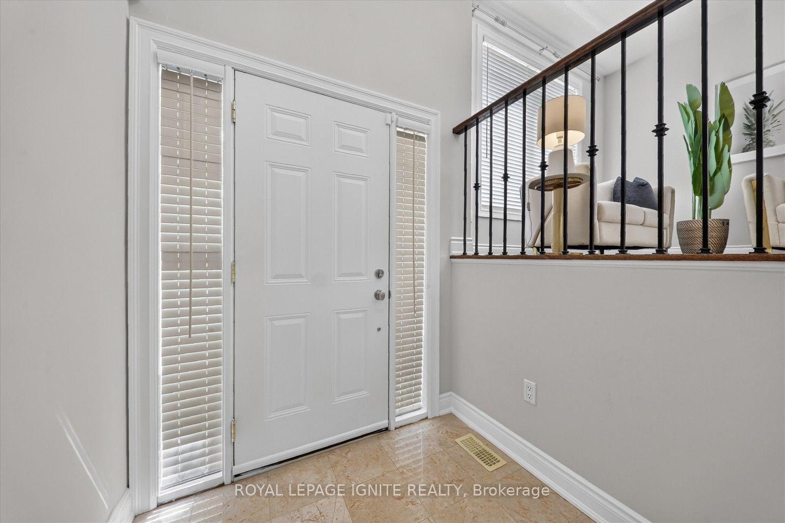 Photo 5 of Unit 9, 8032 Kipling Avenue, Vaughan, West Woodbridge — HOMEH