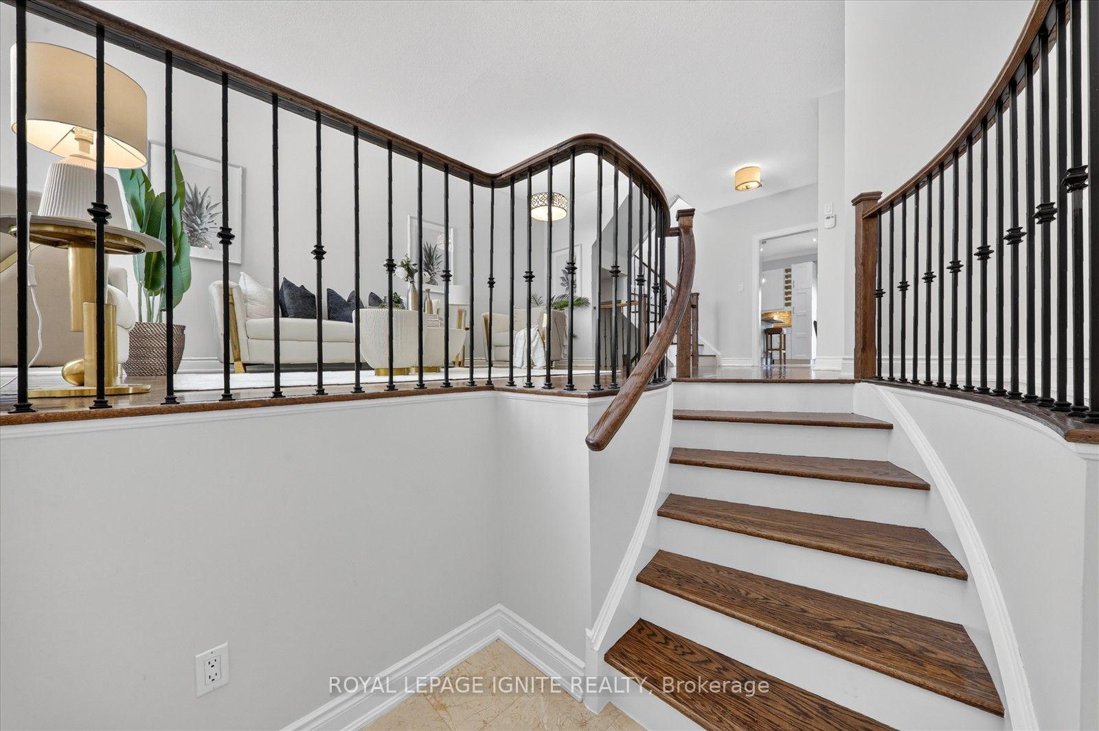 Photo 6 of Unit 9, 8032 Kipling Avenue, Vaughan, West Woodbridge — HOMEH