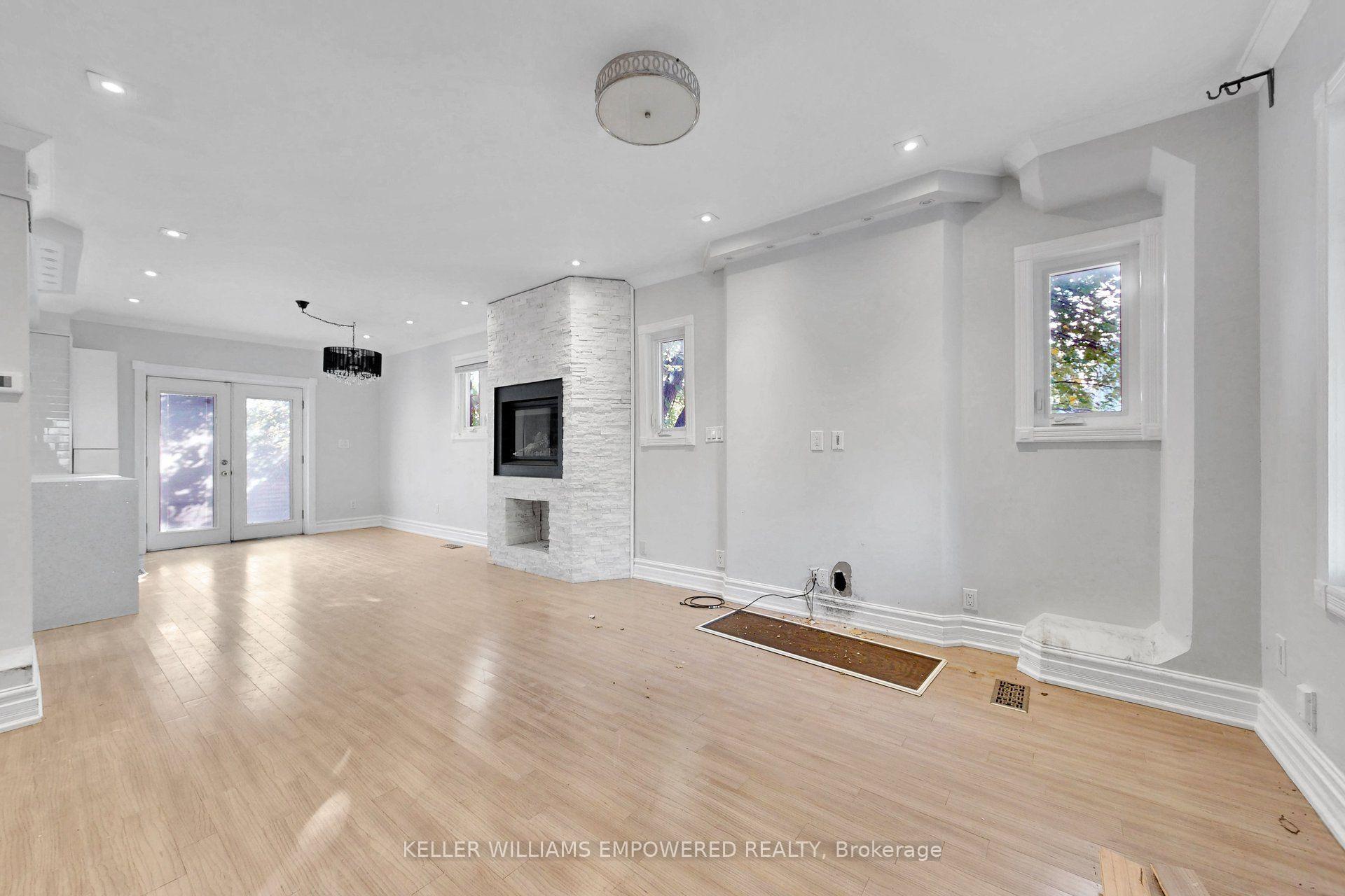 Photo 4 of 5 Aldgate Avenue, Etobicoke, Stonegate-Queensway — HOMEH