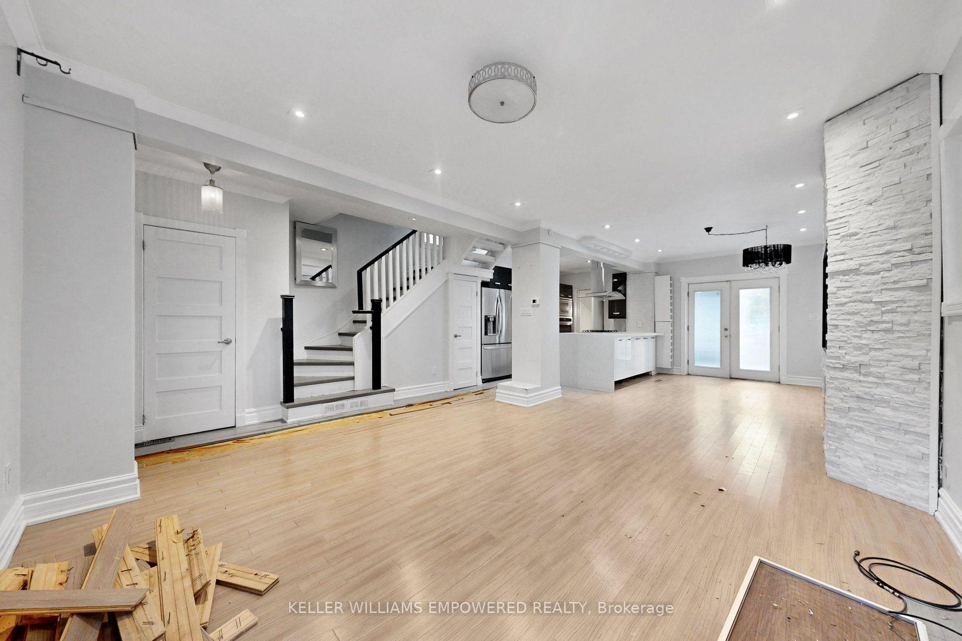 Photo 5 of 5 Aldgate Avenue, Etobicoke, Stonegate-Queensway — HOMEH