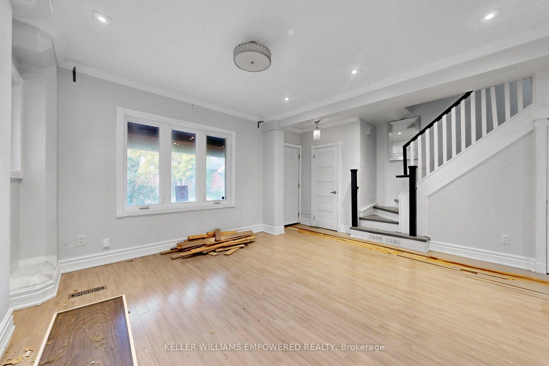 Photo 6 of 5 Aldgate Avenue, Etobicoke, Stonegate-Queensway — HOMEH