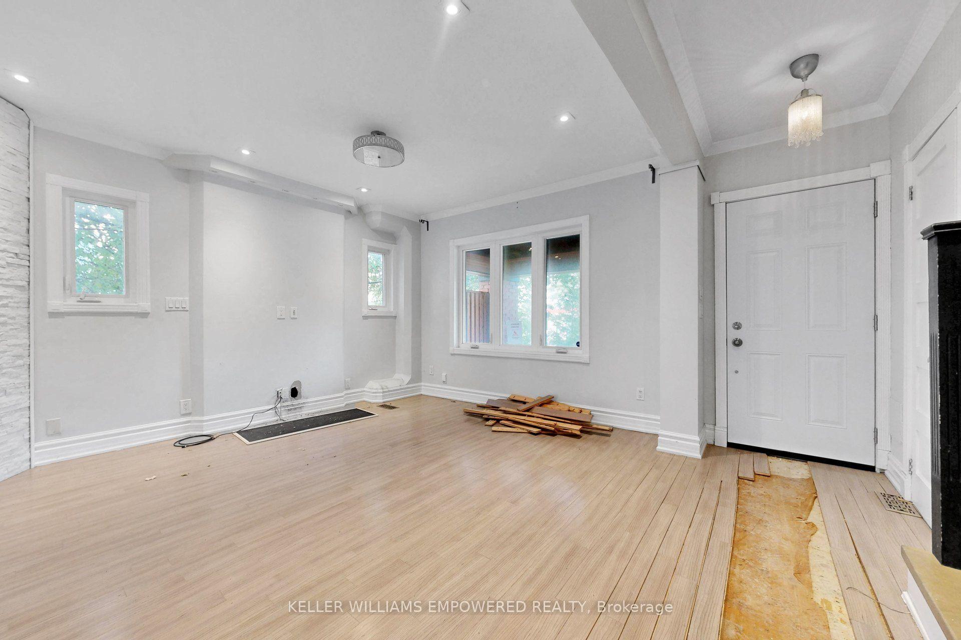 Photo 7 of 5 Aldgate Avenue, Etobicoke, Stonegate-Queensway — HOMEH