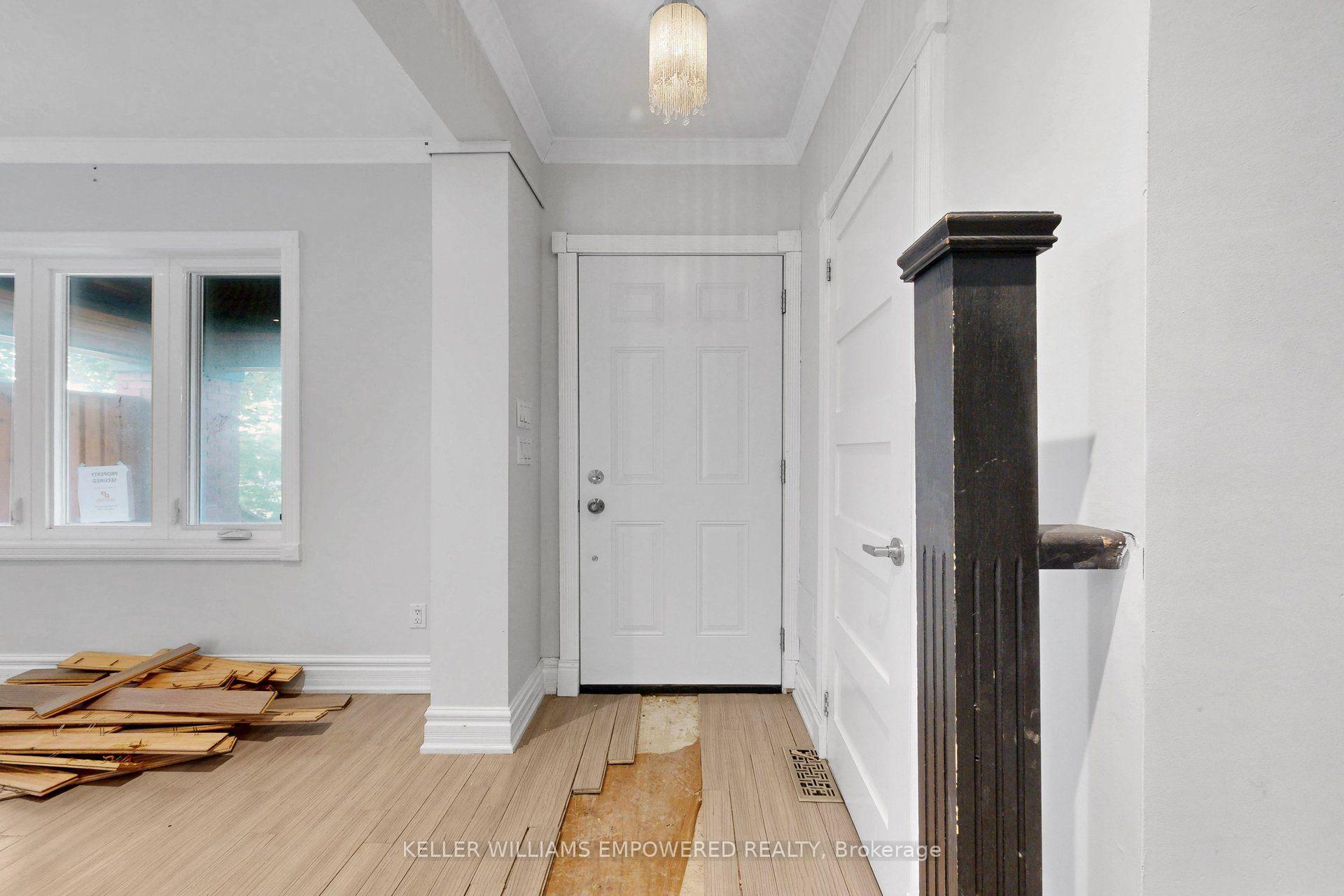 Photo 8 of 5 Aldgate Avenue, Etobicoke, Stonegate-Queensway — HOMEH