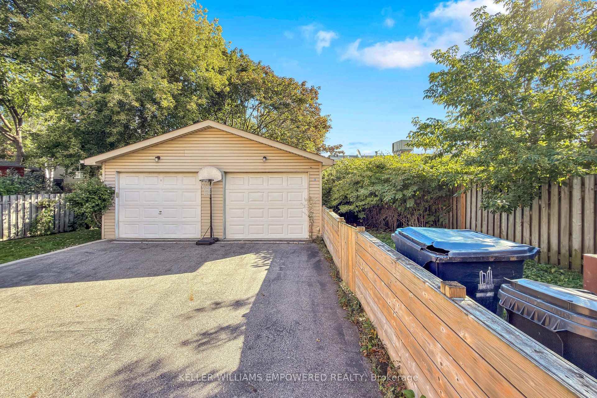 Photo 27 of 5 Aldgate Avenue, Etobicoke, Stonegate-Queensway — HOMEH