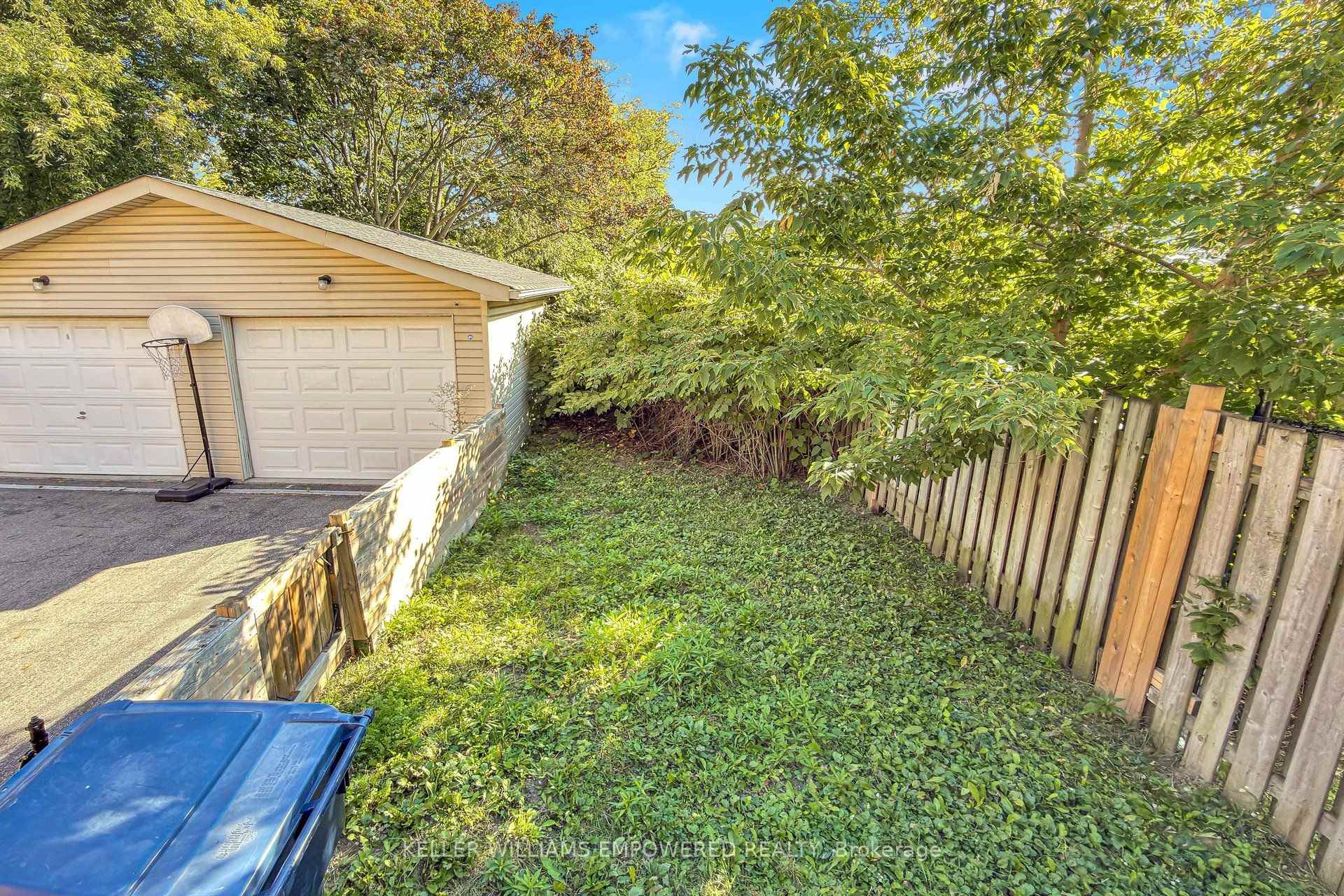 Photo 28 of 5 Aldgate Avenue, Etobicoke, Stonegate-Queensway — HOMEH