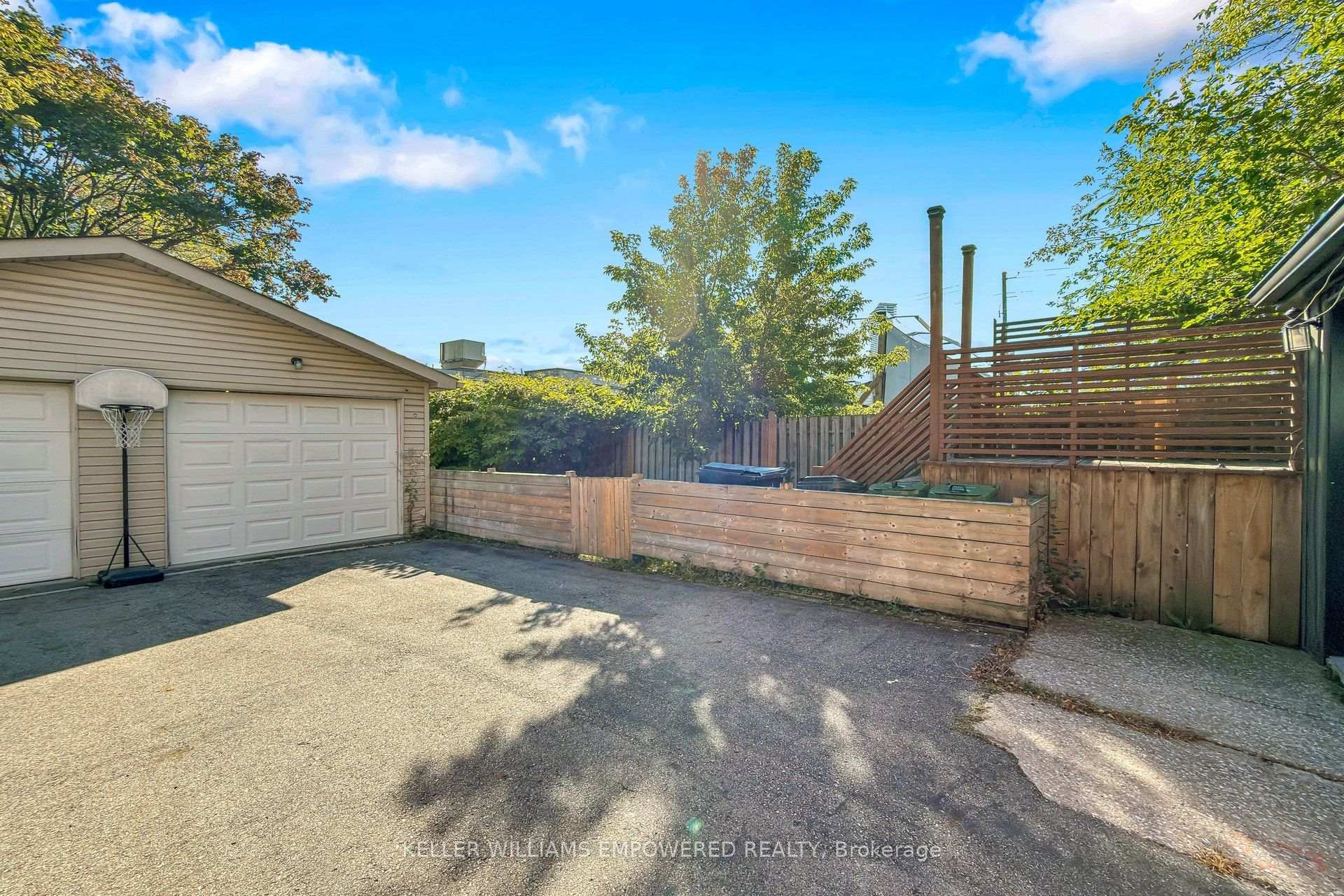 Photo 29 of 5 Aldgate Avenue, Etobicoke, Stonegate-Queensway — HOMEH