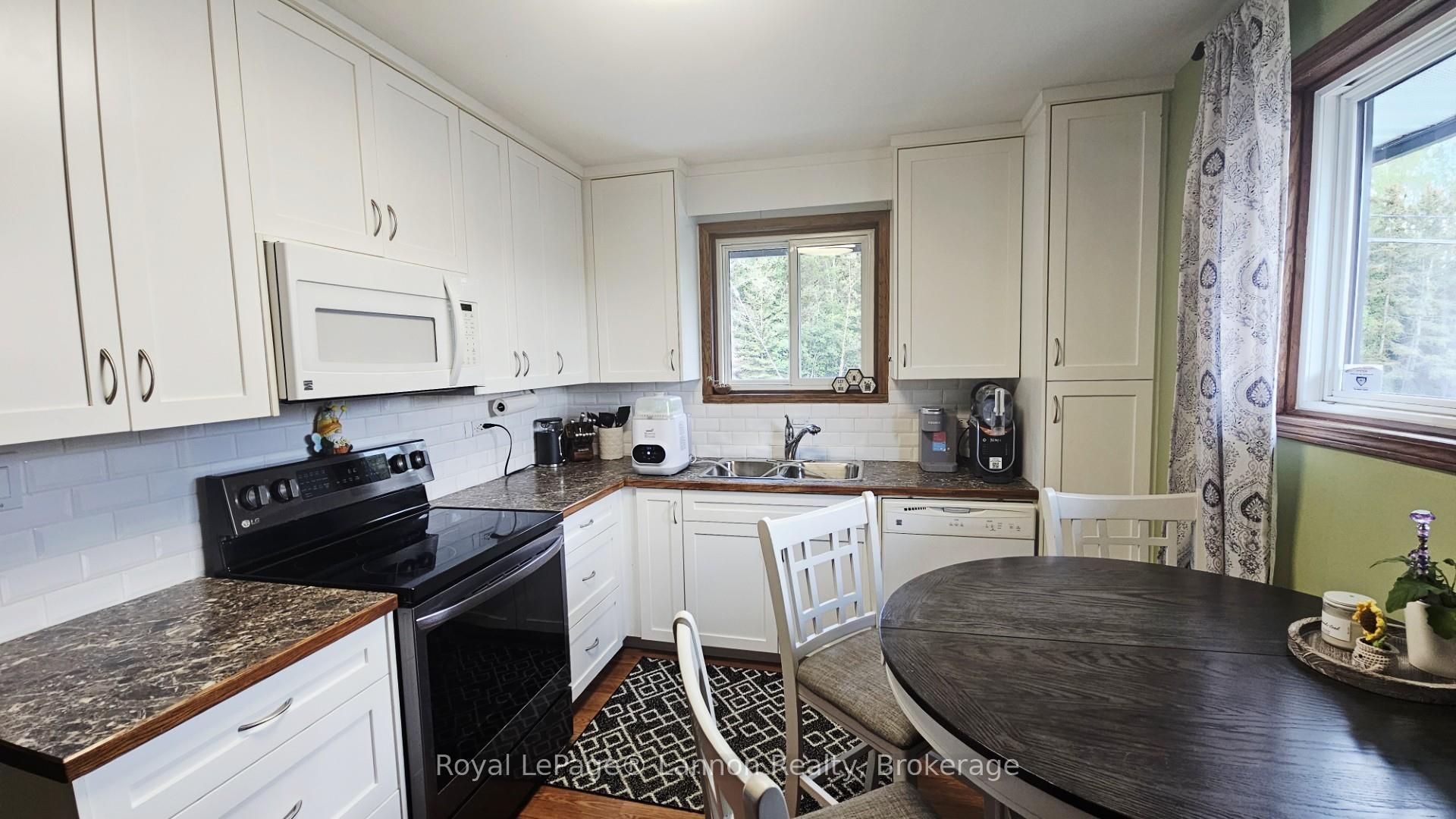 Photo 5 of 295 Cowan Street, Thunder Bay, Current River — HOMEH