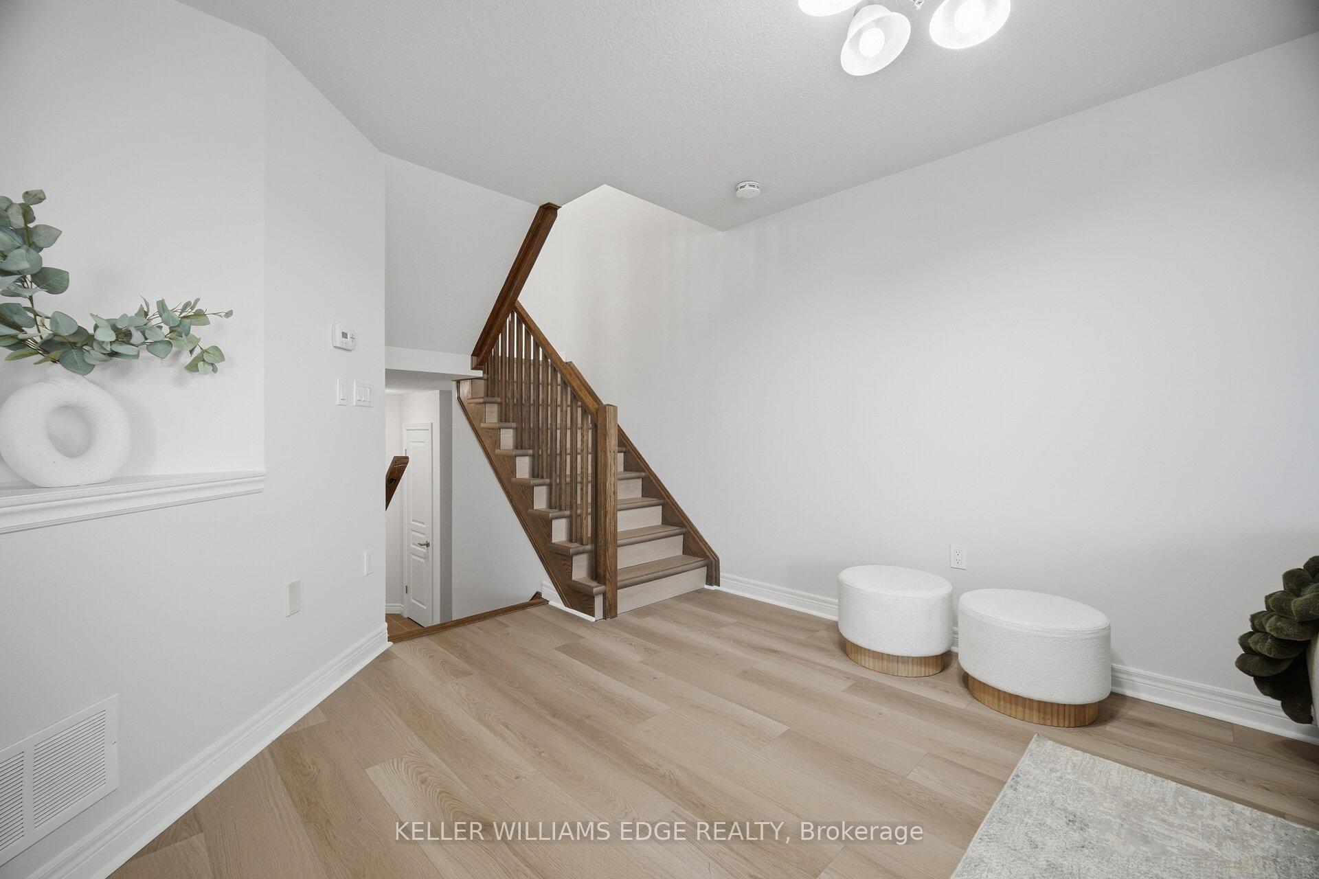 Photo 18 of 98 Bloom Crescent, Hamilton, Hannon — HOMEH