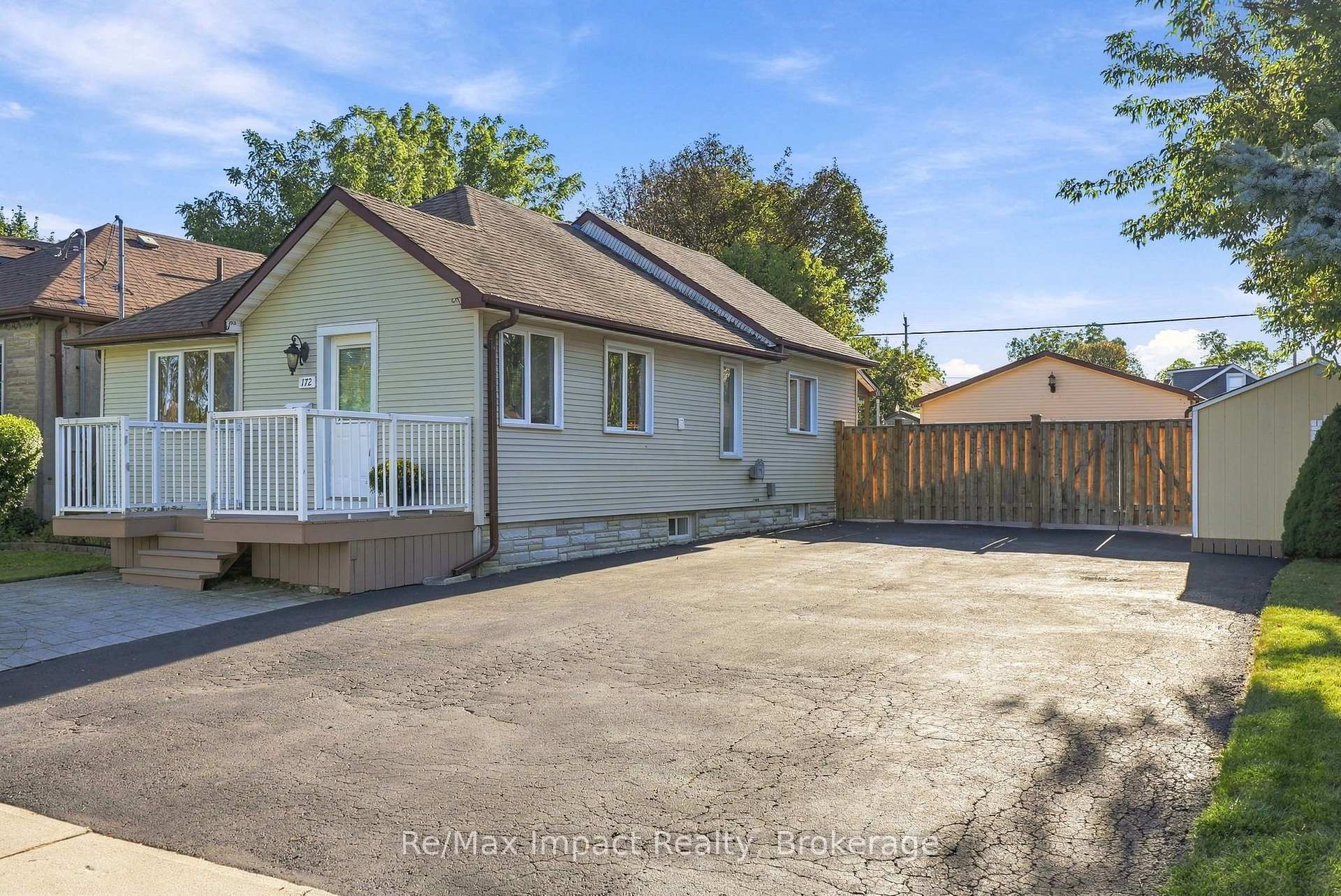Photo 2 of 172 Roxborough Avenue, Oshawa, O'Neill — HOMEH