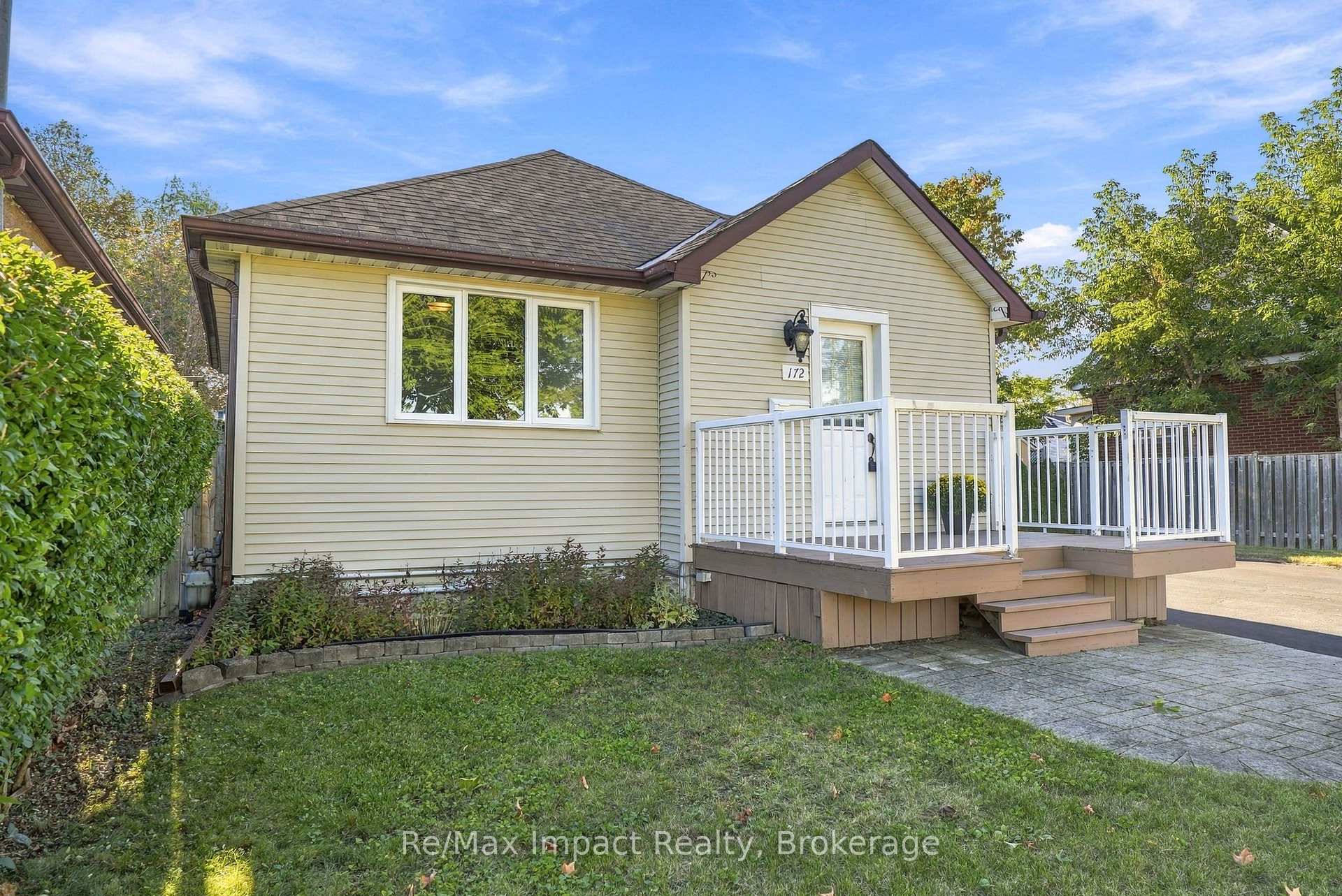 Photo 3 of 172 Roxborough Avenue, Oshawa, O'Neill — HOMEH