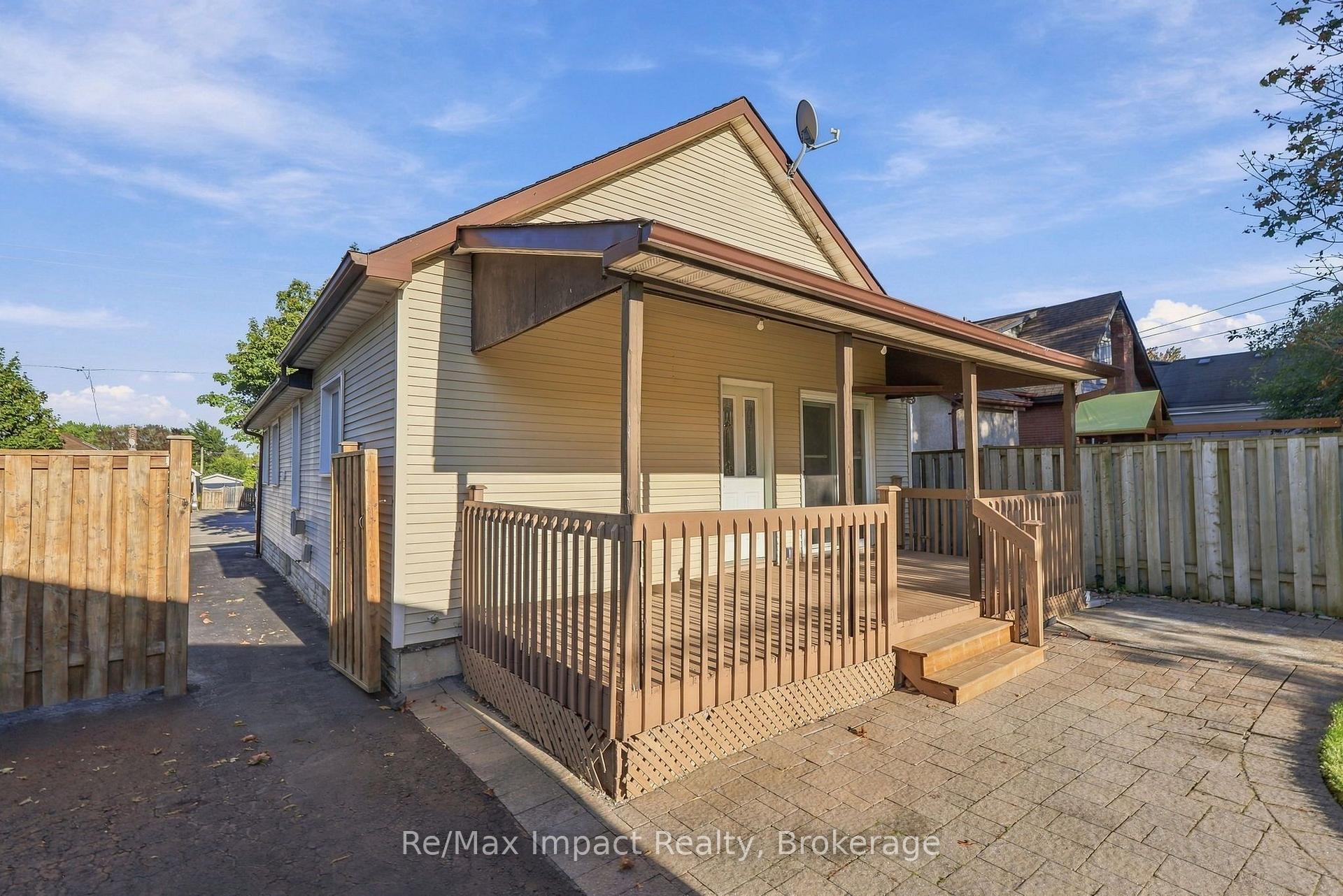 Photo 4 of 172 Roxborough Avenue, Oshawa, O'Neill — HOMEH