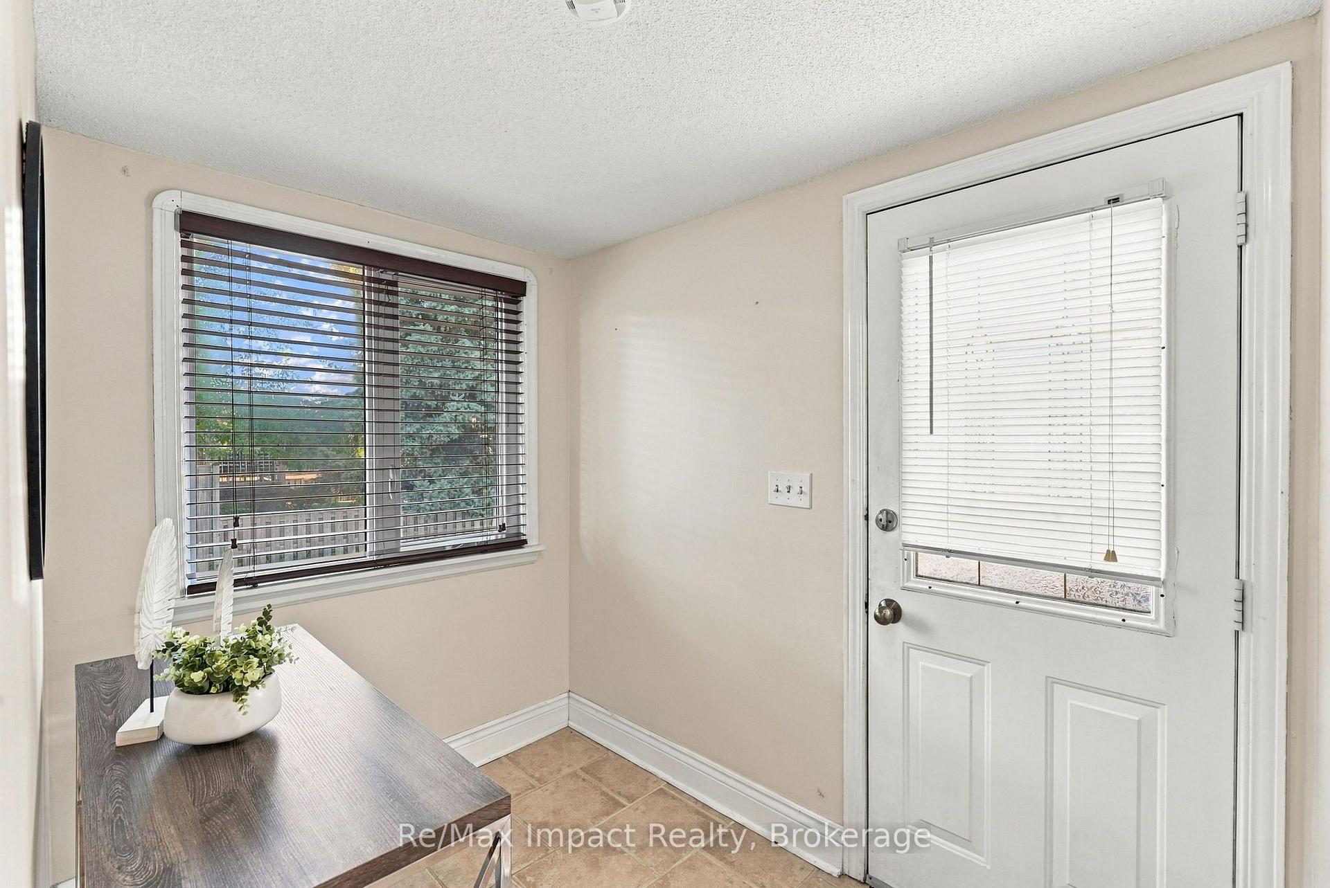Photo 5 of 172 Roxborough Avenue, Oshawa, O'Neill — HOMEH