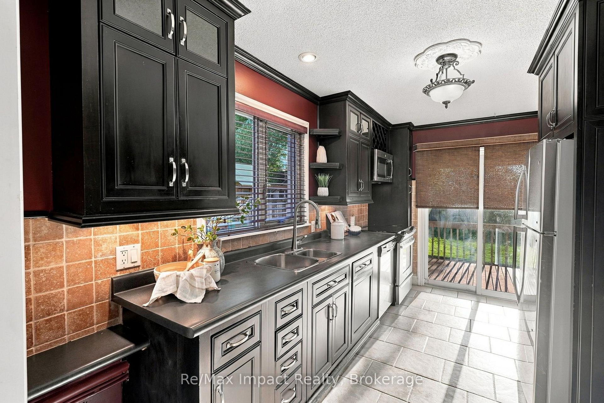 Photo 15 of 172 Roxborough Avenue, Oshawa, O'Neill — HOMEH