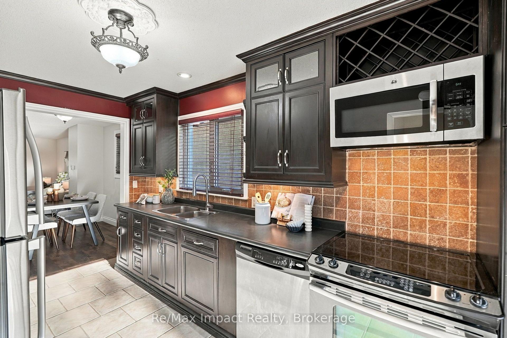 Photo 19 of 172 Roxborough Avenue, Oshawa, O'Neill — HOMEH