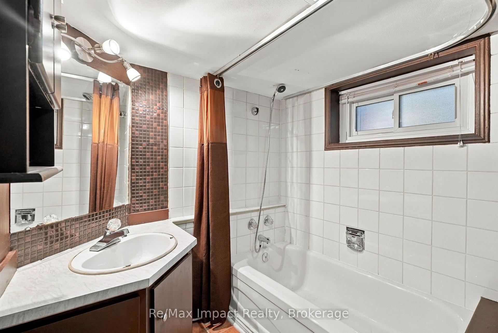 Photo 38 of 172 Roxborough Avenue, Oshawa, O'Neill — HOMEH