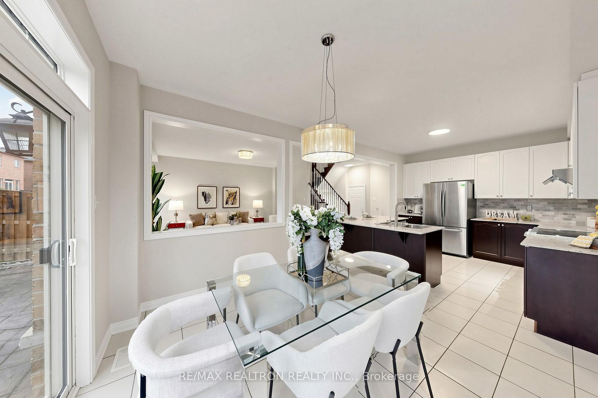 Photo 12 of 62 Bracknell Avenue, Markham, Berczy — HOMEH