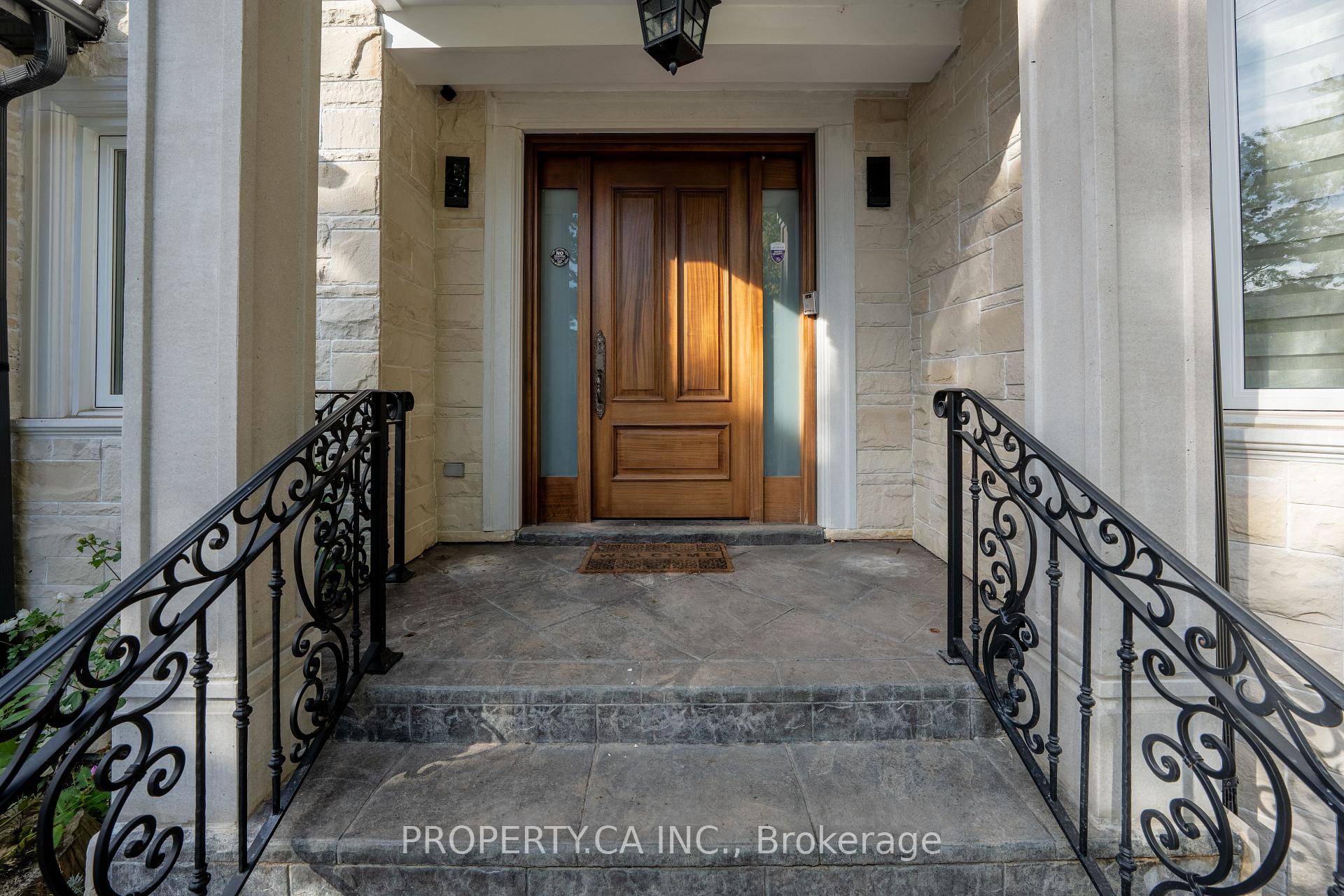Photo 2 of 76 Concord Road, Vaughan, Beverley Glen — HOMEH