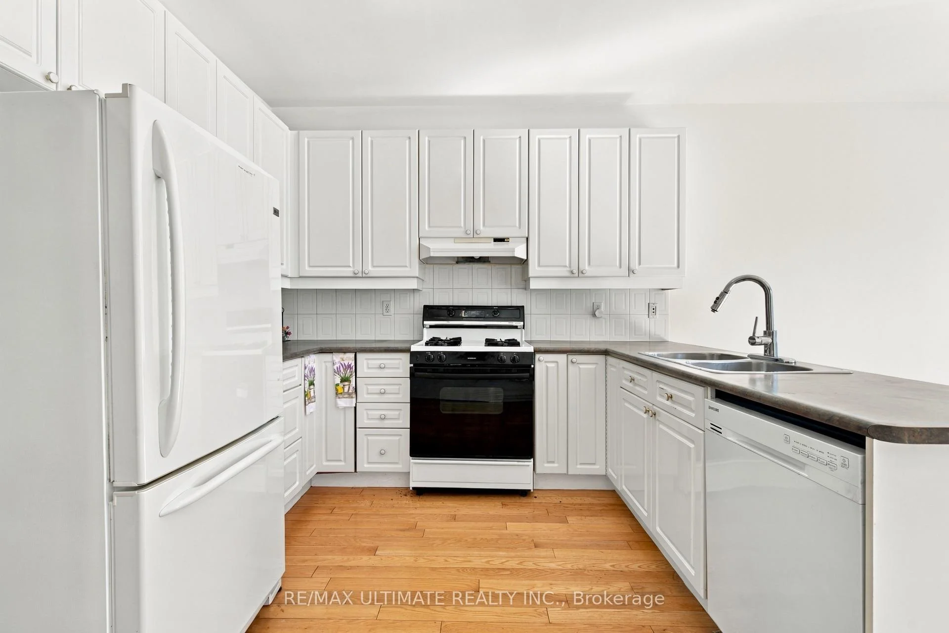 Photo 17 of 6926 Early Settler Row, Mississauga, Meadowvale Village — HOMEH