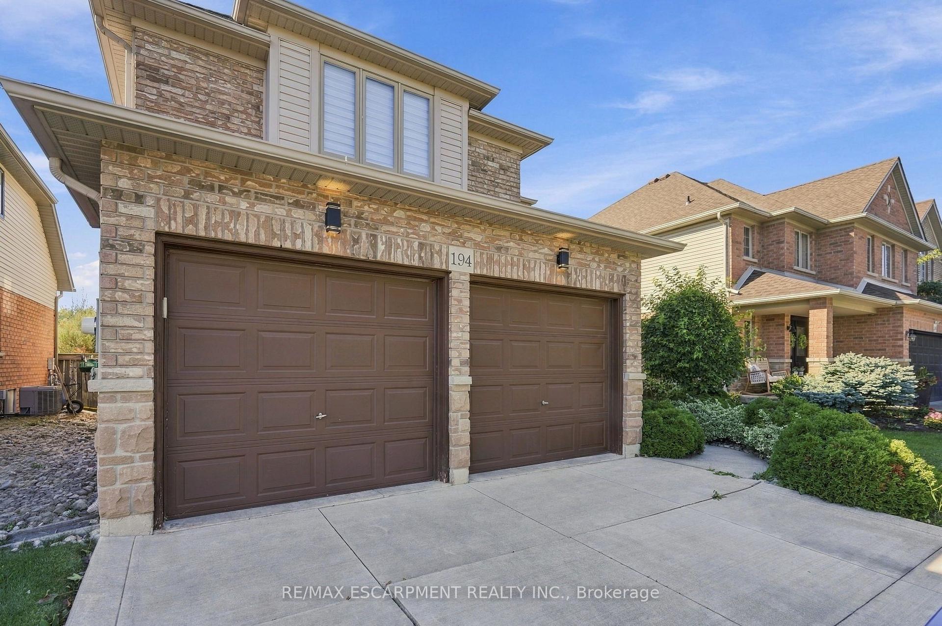 Photo 3 of 194 Southbrook Drive, Hamilton, Binbrook — HOMEH