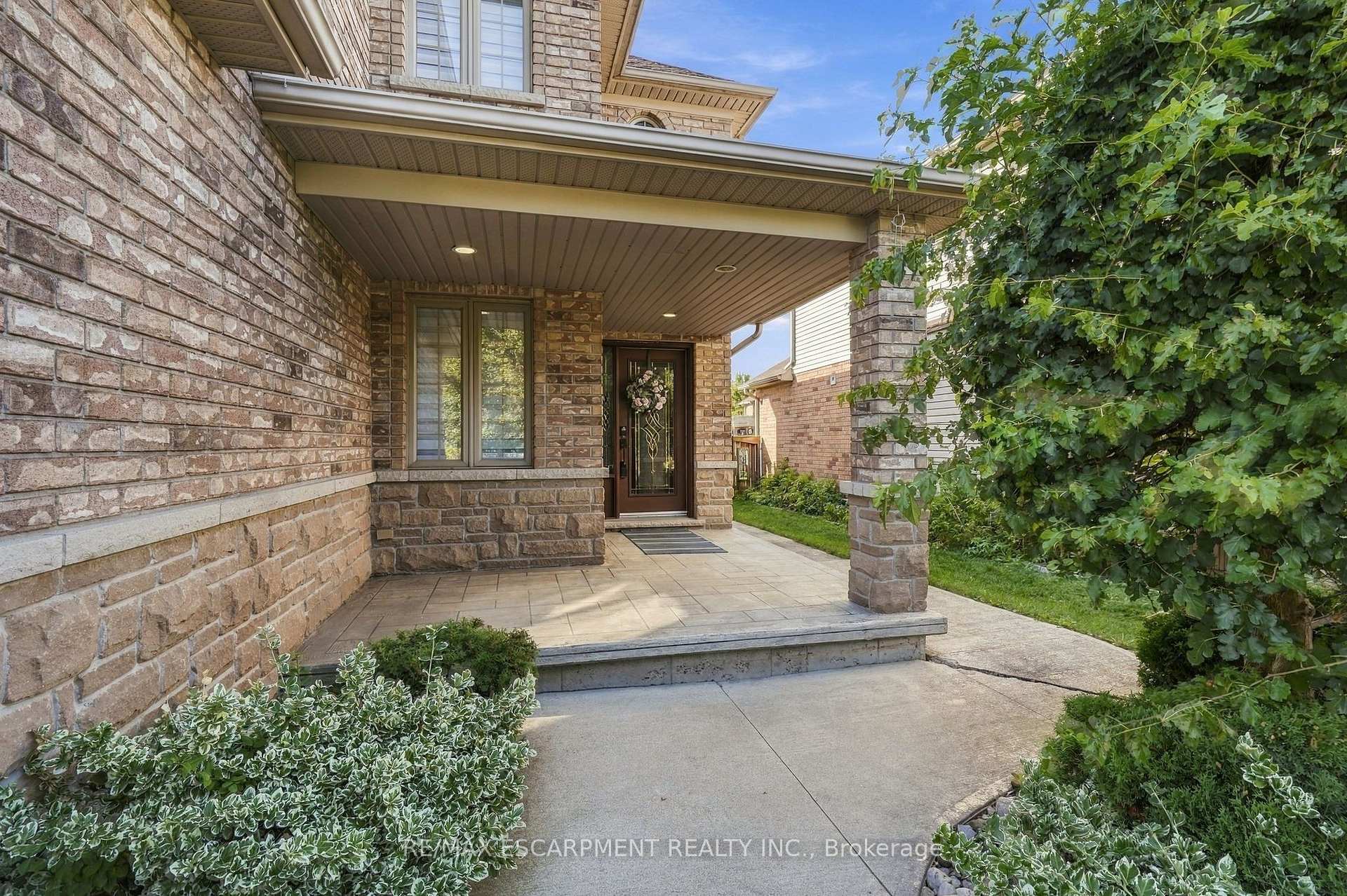 Photo 4 of 194 Southbrook Drive, Hamilton, Binbrook — HOMEH