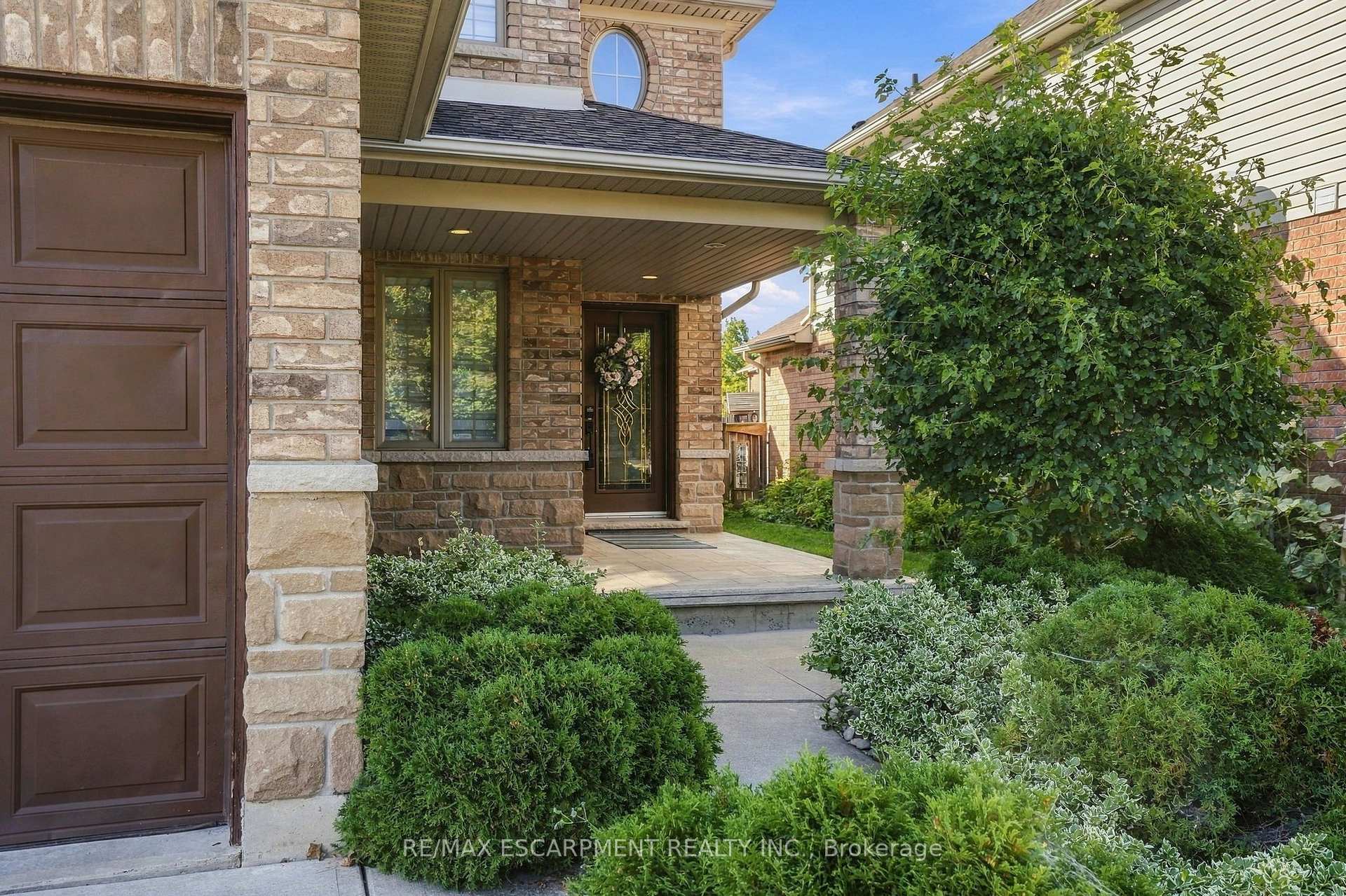 Photo 5 of 194 Southbrook Drive, Hamilton, Binbrook — HOMEH