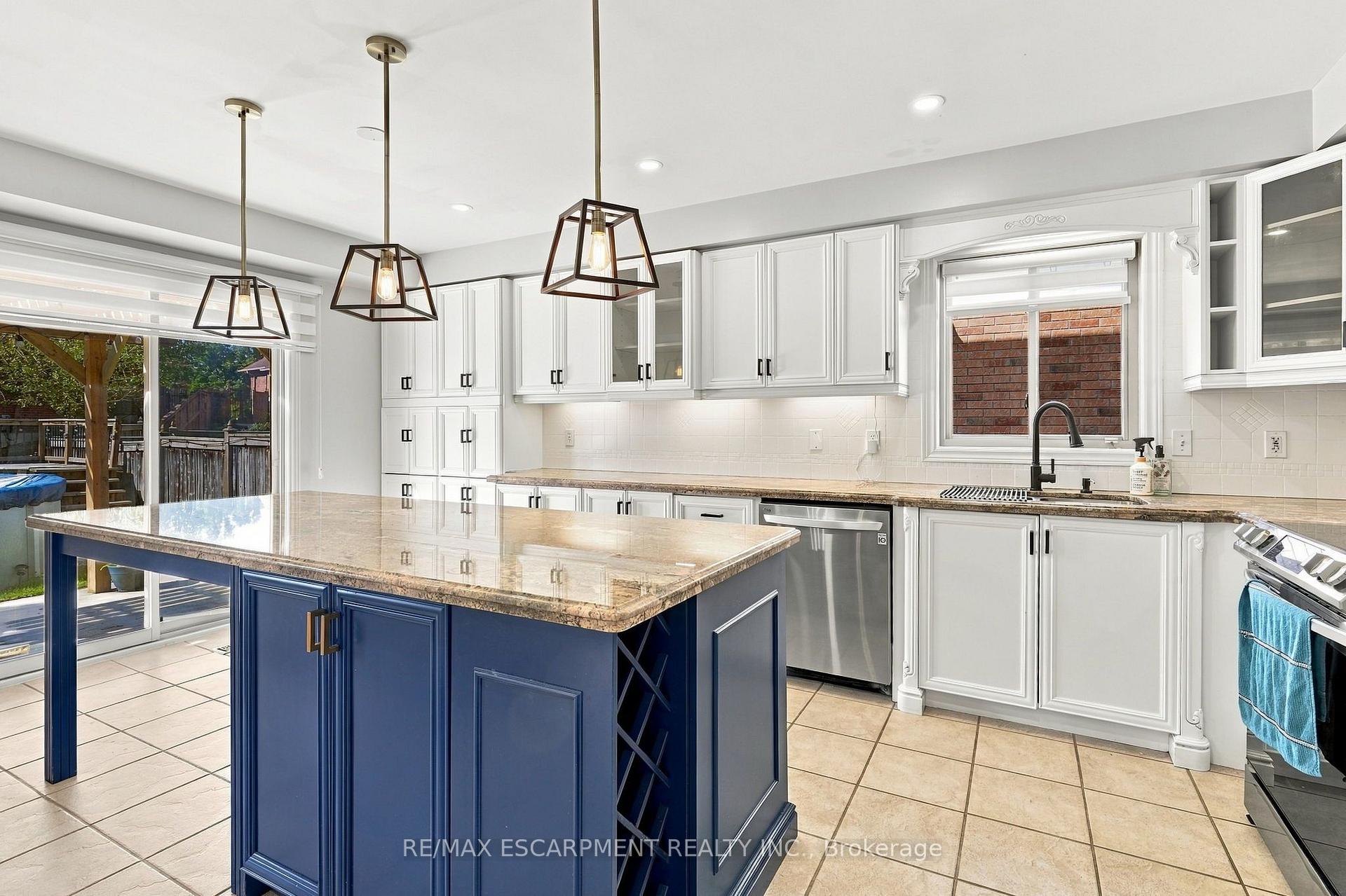 Photo 13 of 194 Southbrook Drive, Hamilton, Binbrook — HOMEH