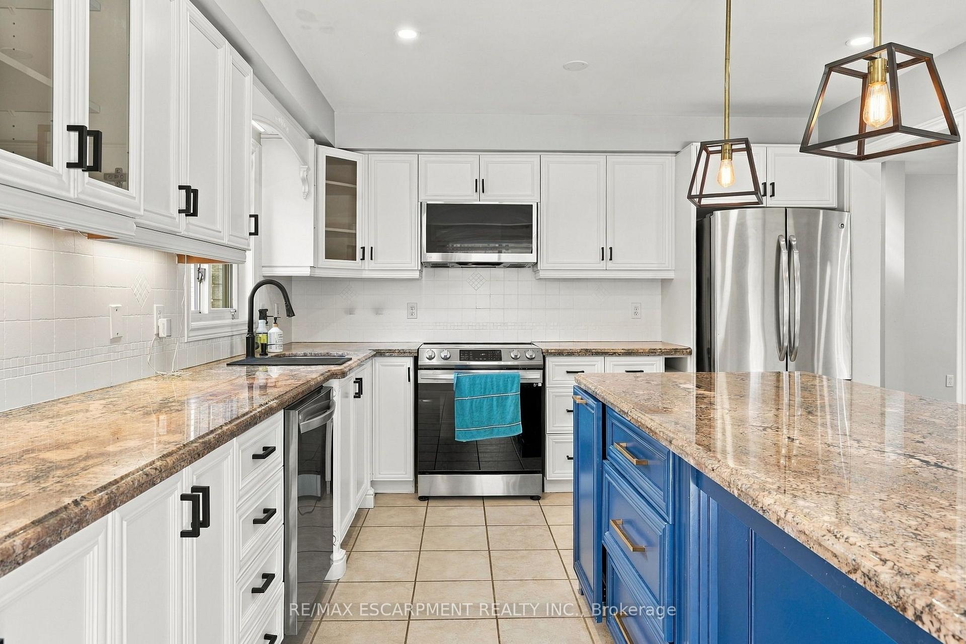 Photo 14 of 194 Southbrook Drive, Hamilton, Binbrook — HOMEH
