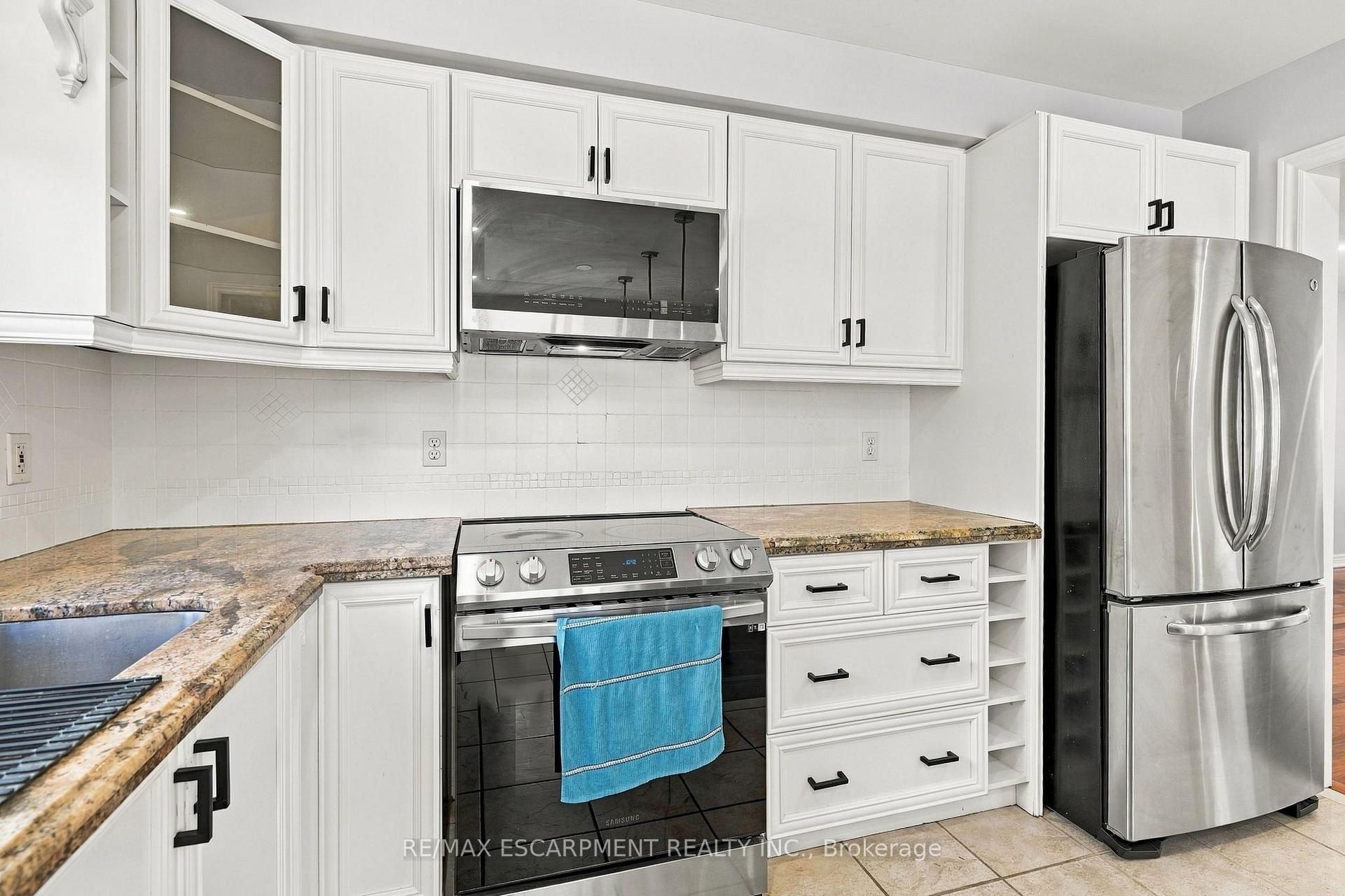 Photo 15 of 194 Southbrook Drive, Hamilton, Binbrook — HOMEH