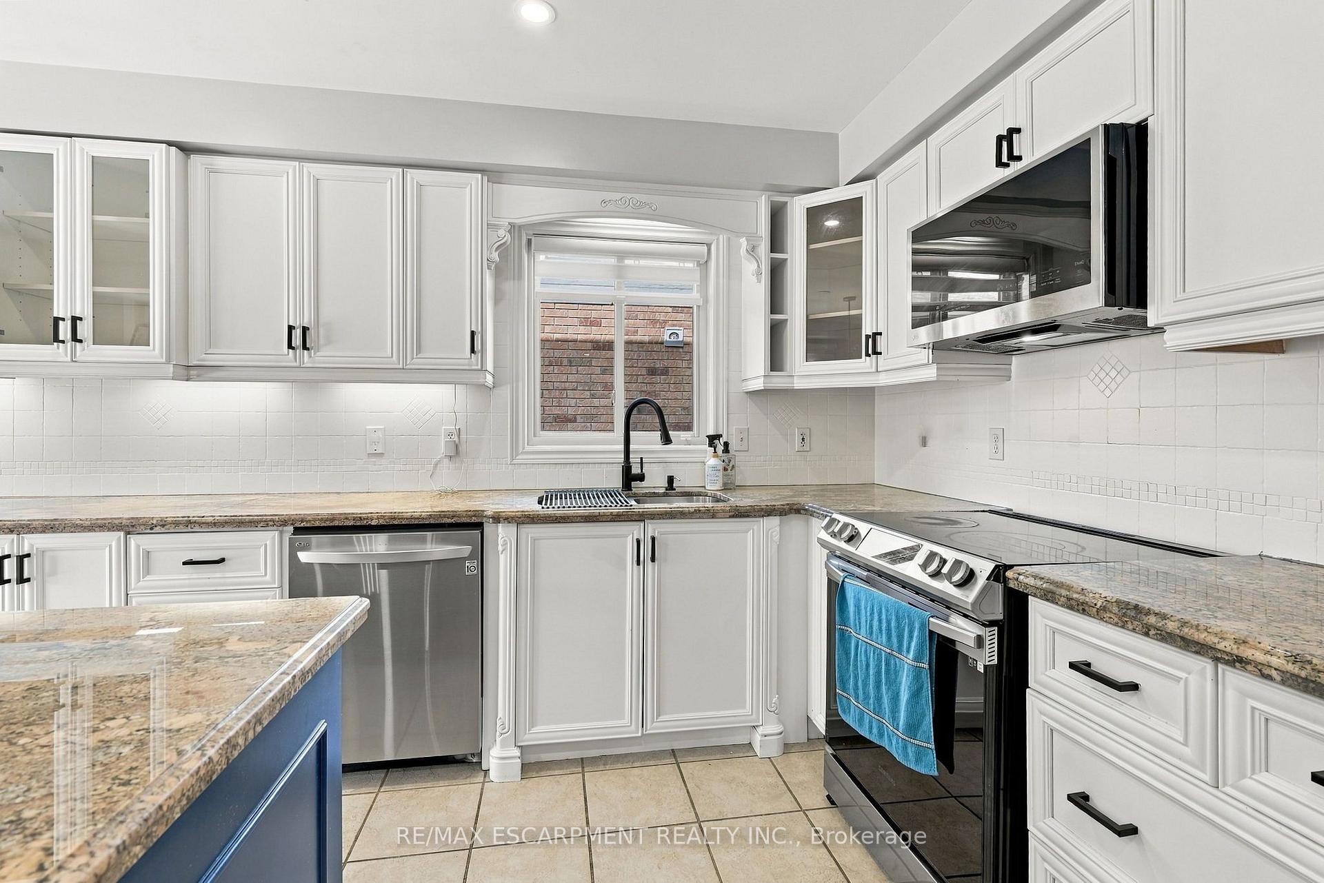 Photo 16 of 194 Southbrook Drive, Hamilton, Binbrook — HOMEH