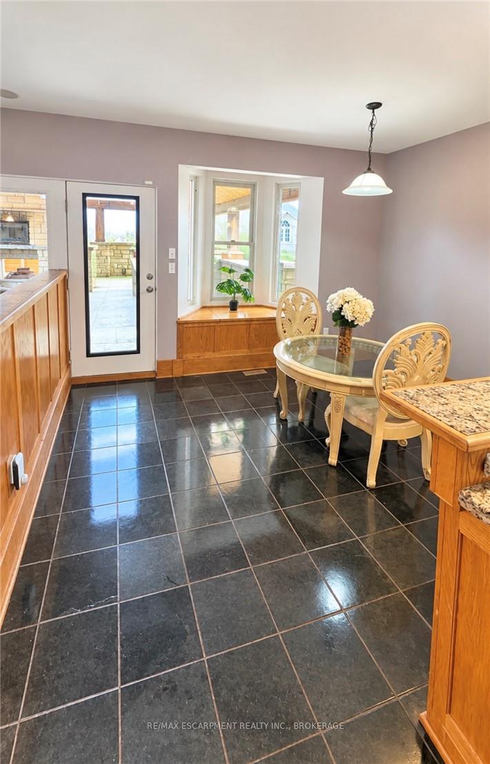 Photo 10 of 4915 King Street, Lincoln, Beamsville — HOMEH