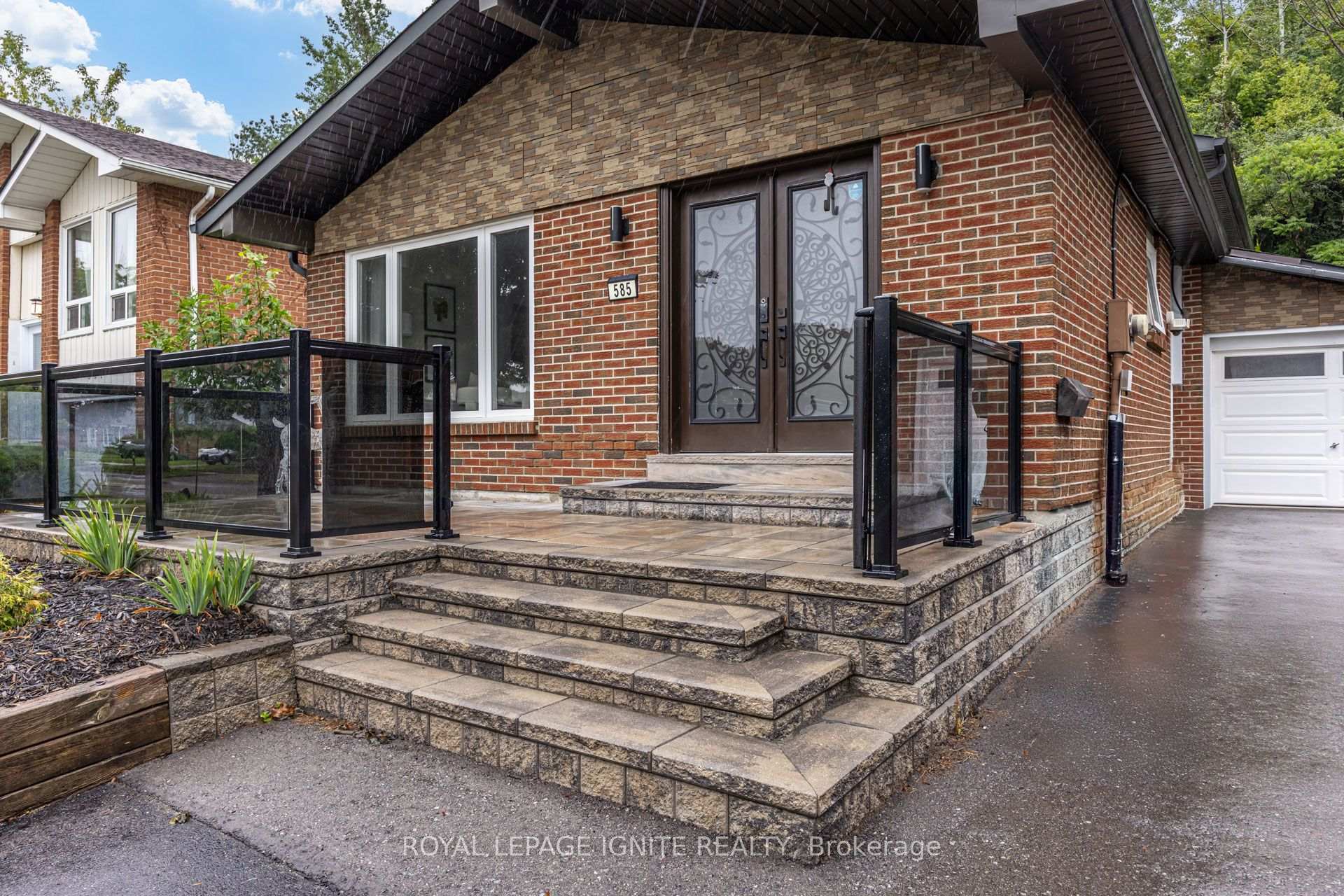 Photo 2 of 585 Grandview Street S, Oshawa, Donevan — HOMEH