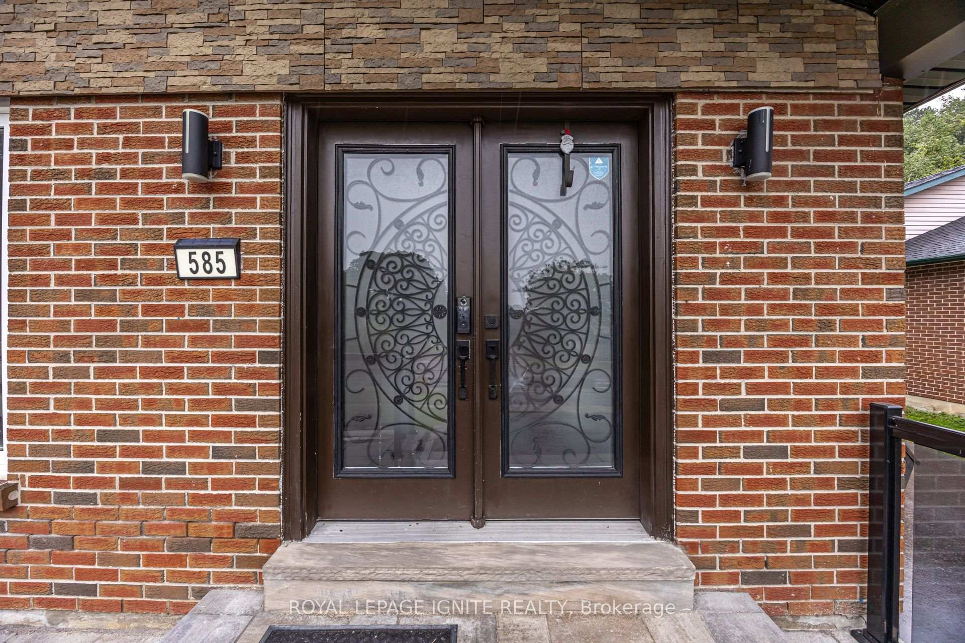 Photo 4 of 585 Grandview Street S, Oshawa, Donevan — HOMEH