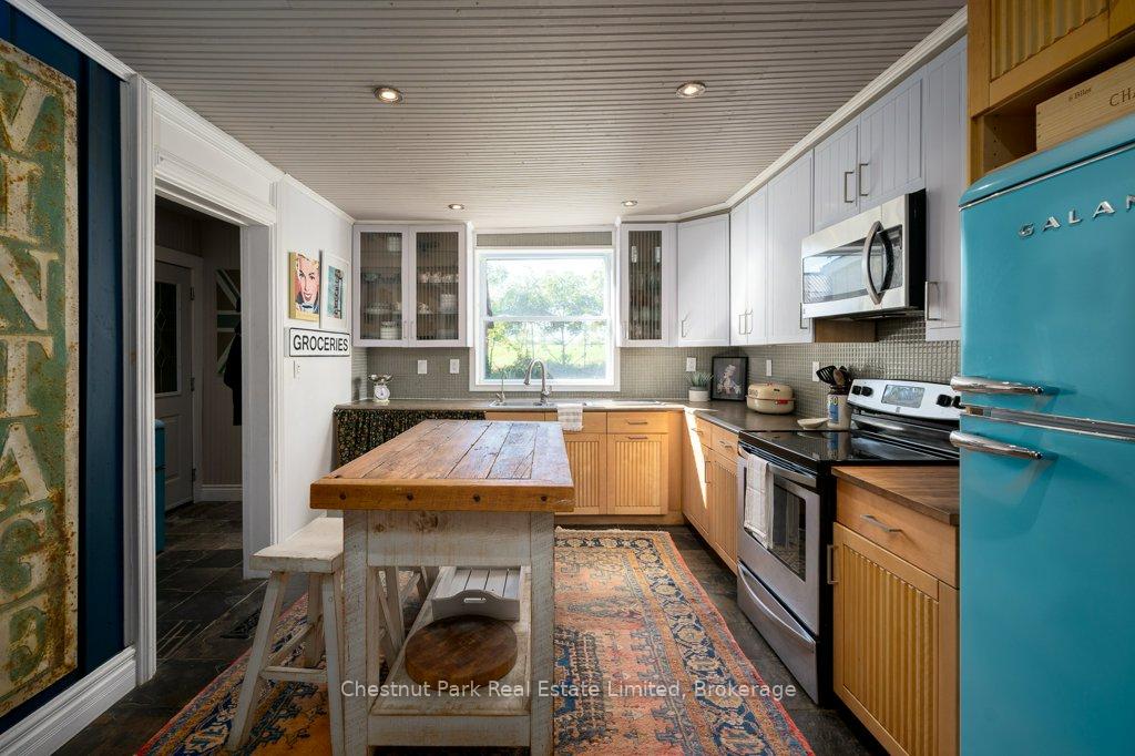 Photo 6 of 1606 County Road 10, Prince Edward County, Athol Ward — HOMEH