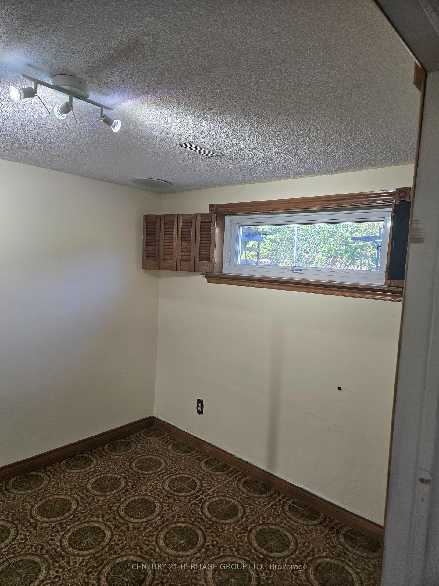 Photo 6 of Unit Bsmt, 60 Albany Drive, Vaughan, West Woodbridge — HOMEH