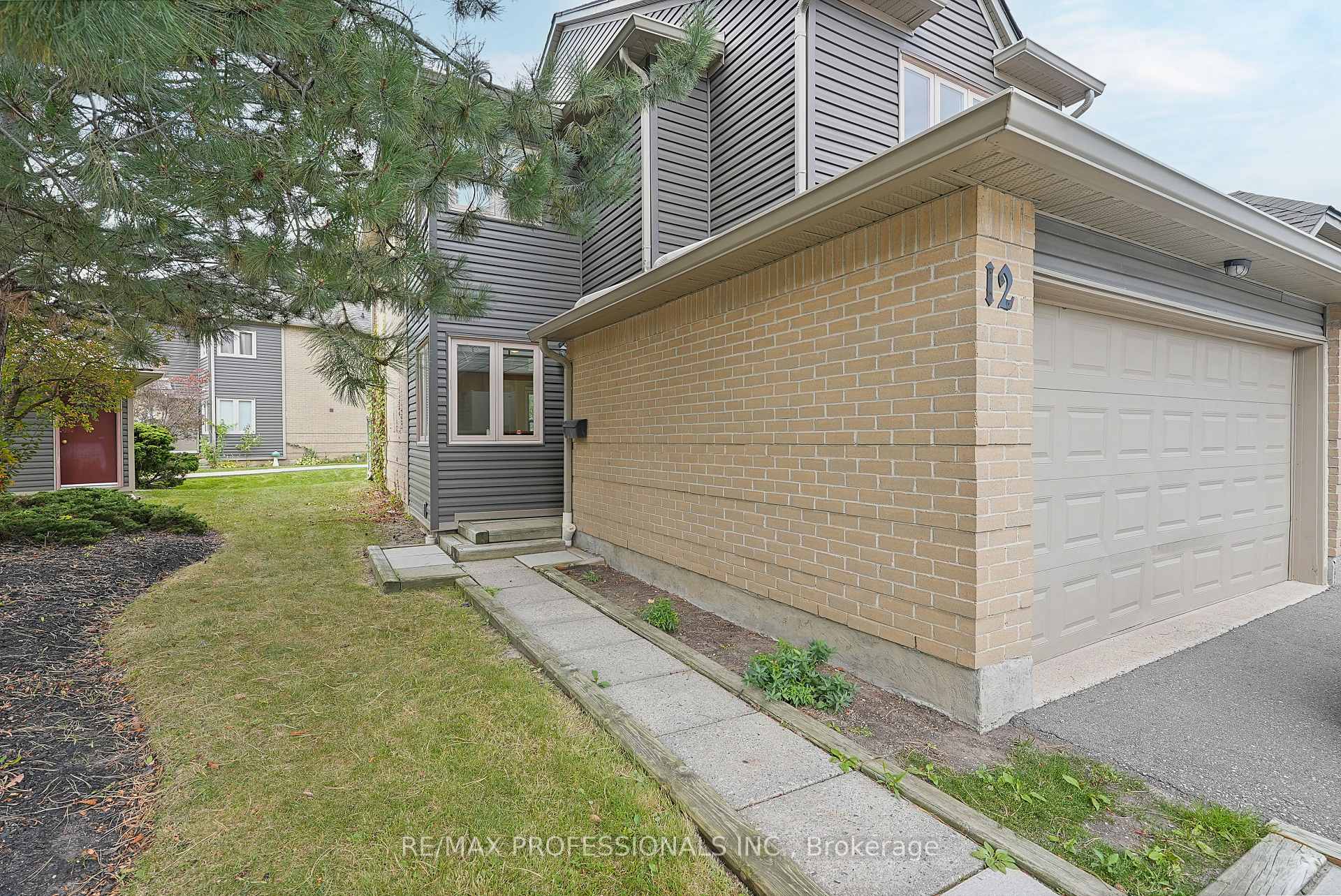 Photo 2 of Unit 12, 3600 Colonial Drive, Mississauga, Erin Mills — HOMEH