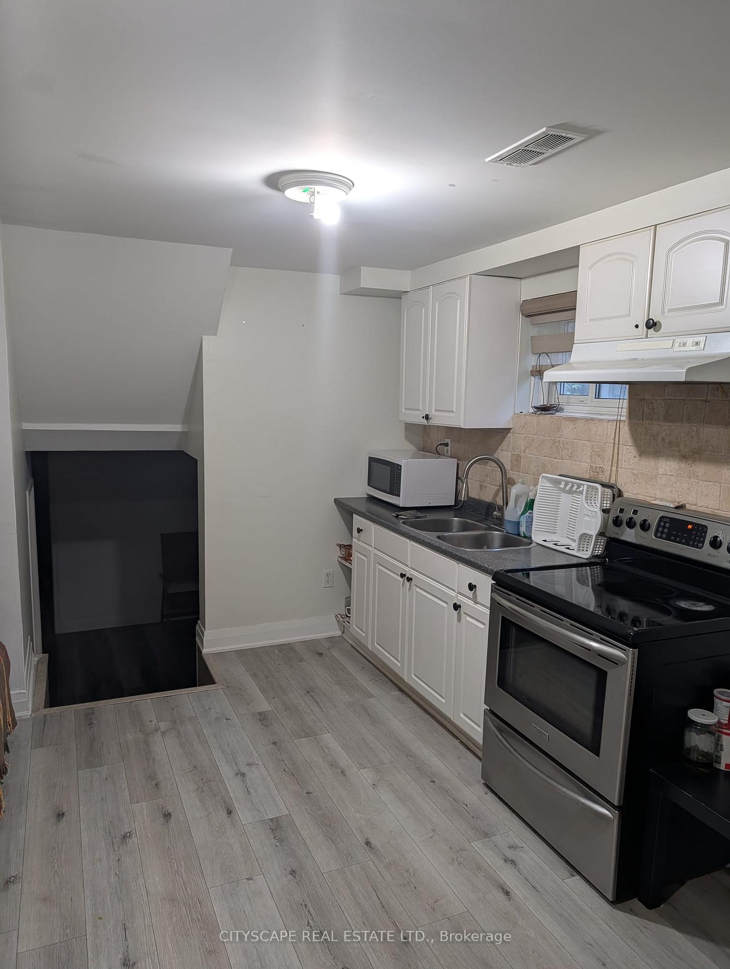 Photo 4 of 6393 Chaumont Crescent, Mississauga, Meadowvale — HOMEH