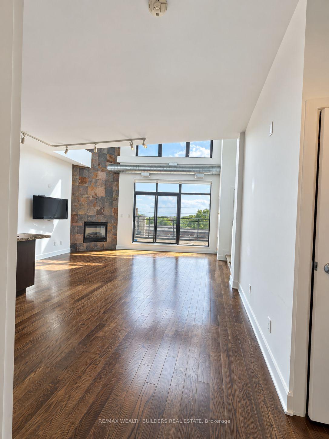 Photo 3 of Unit 408, 160 Fallingbrook Road, Scarborough, Birchcliffe-Cliffside — HOMEH